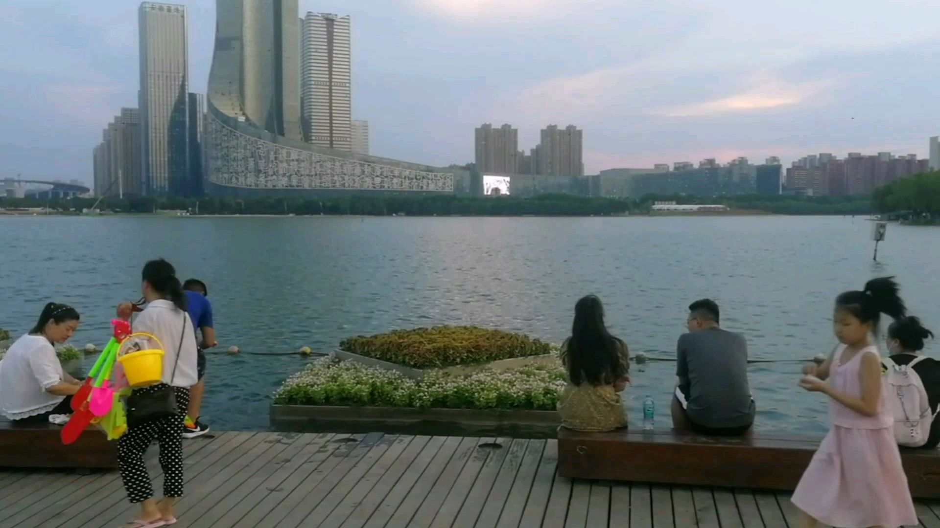 合肥人都爱游玩的地方,实拍天鹅湖的夏日风情