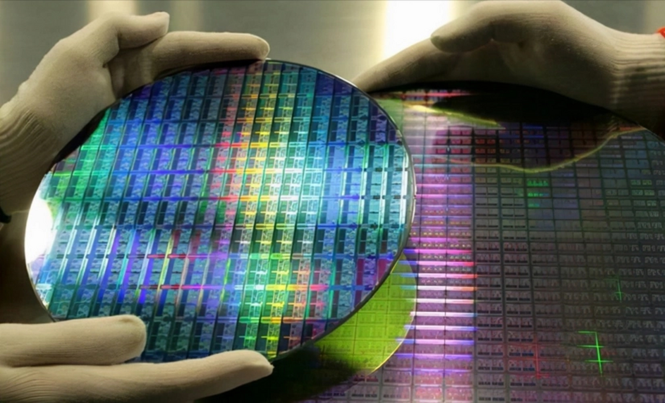 报道,欧盟周二同意了一项 430 亿欧元(470 亿美元)的半导体产业计划