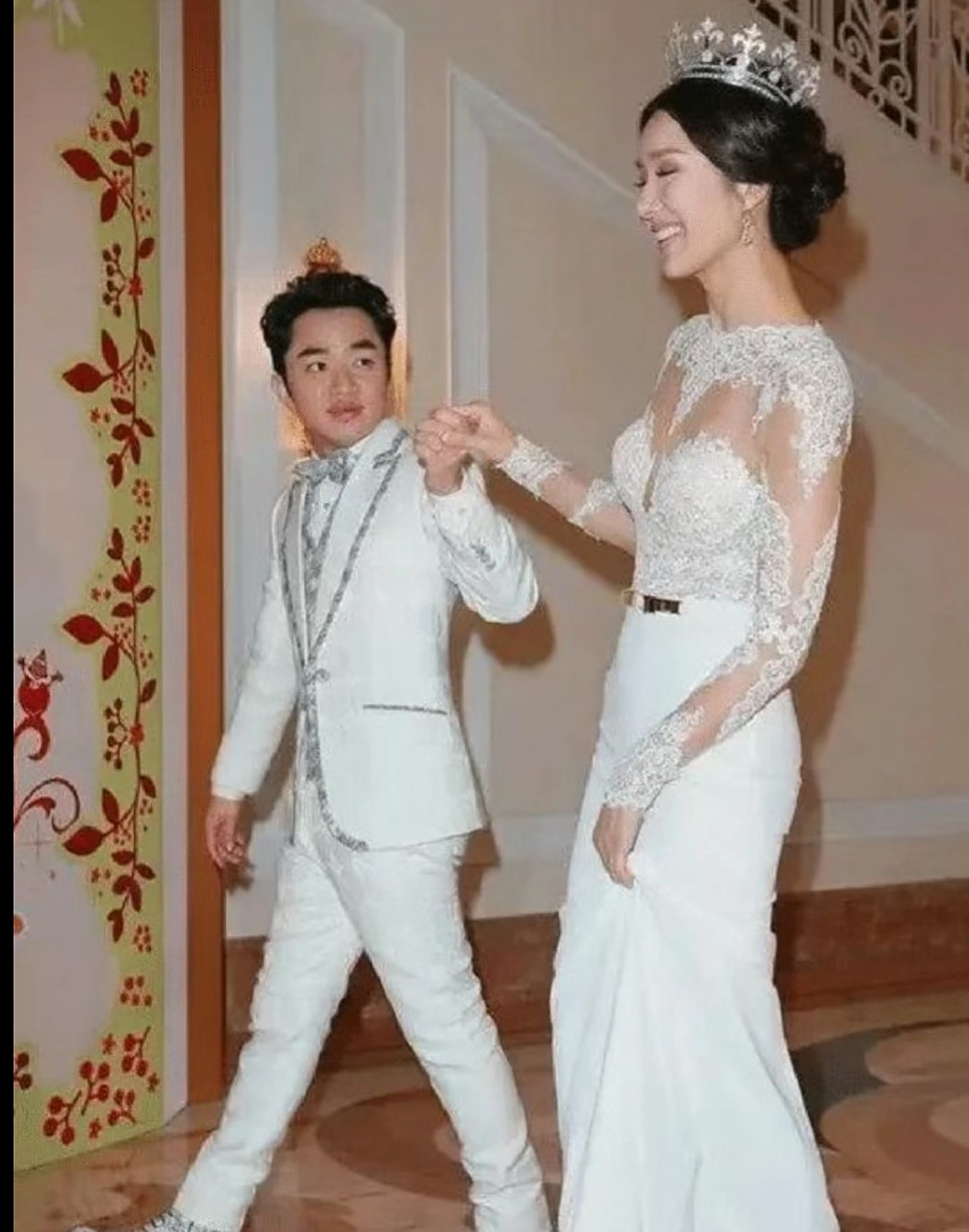 两人有着12厘米的身高差,一般"女高男矮"的婚姻,男方都会有很大的压力