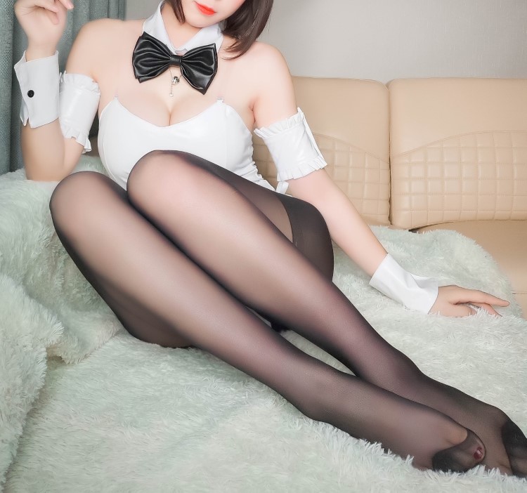 知名主播红人@w黑米粥w 加藤惠兔女郎 [32P/95MB]