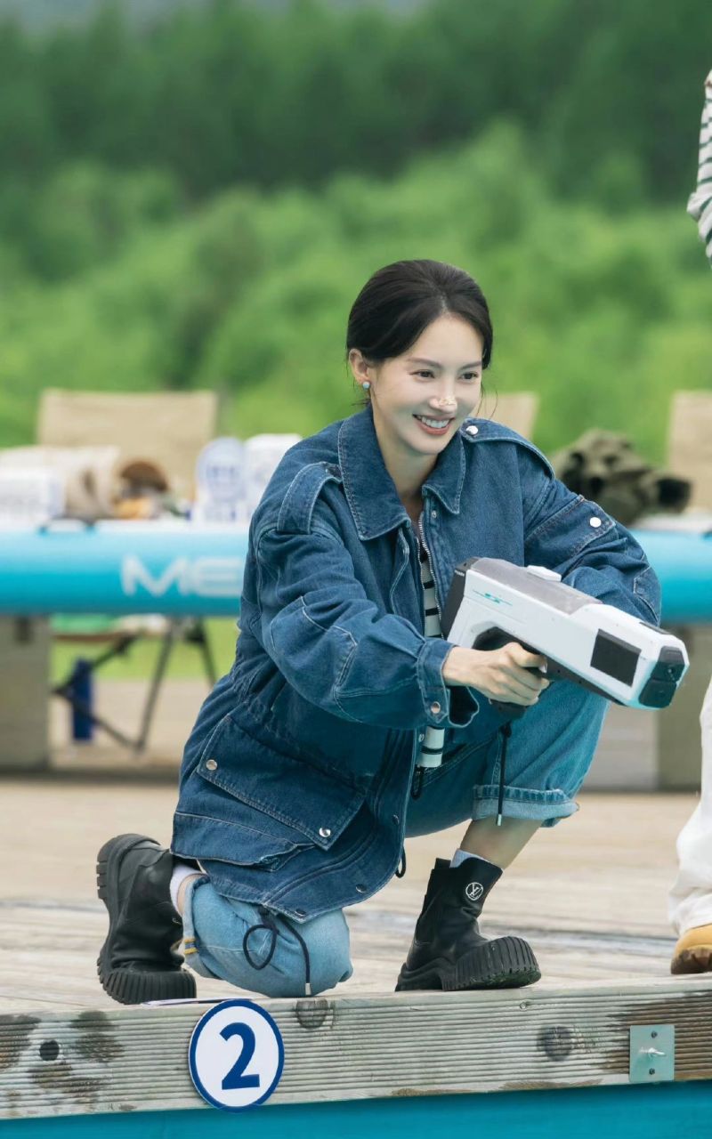 金晨,牛仔套装率性潇洒,素人学起来