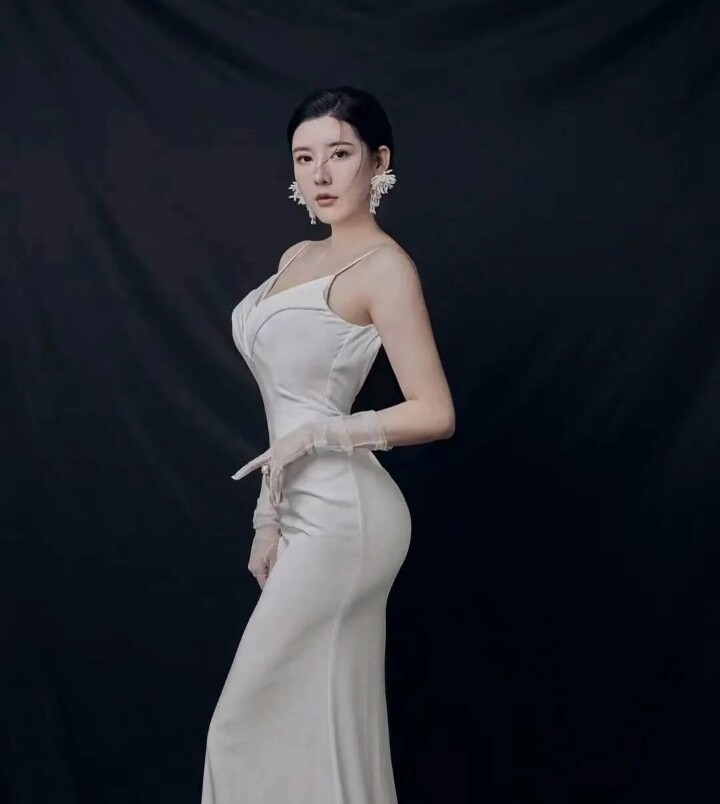 "健身女神"刘太阳,曲线迷人,风情万种,性感火辣,妖娆多姿