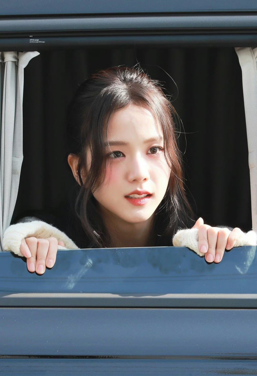 blackpink成员金智秀不愧是车窗女神,好美啊