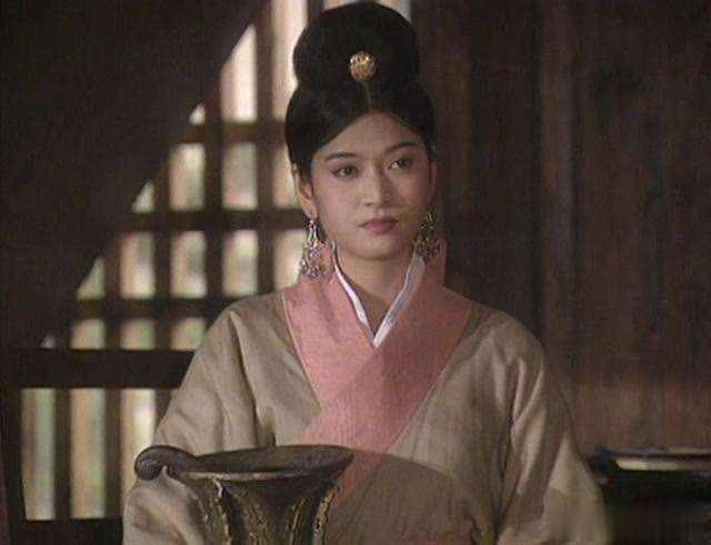 崔杼弑其君:灵堂吊唁对遗孀一见钟情,被绿后弑杀国君