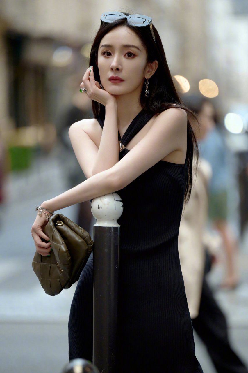 杨幂高清壁纸头像(五十八)[鲜花]