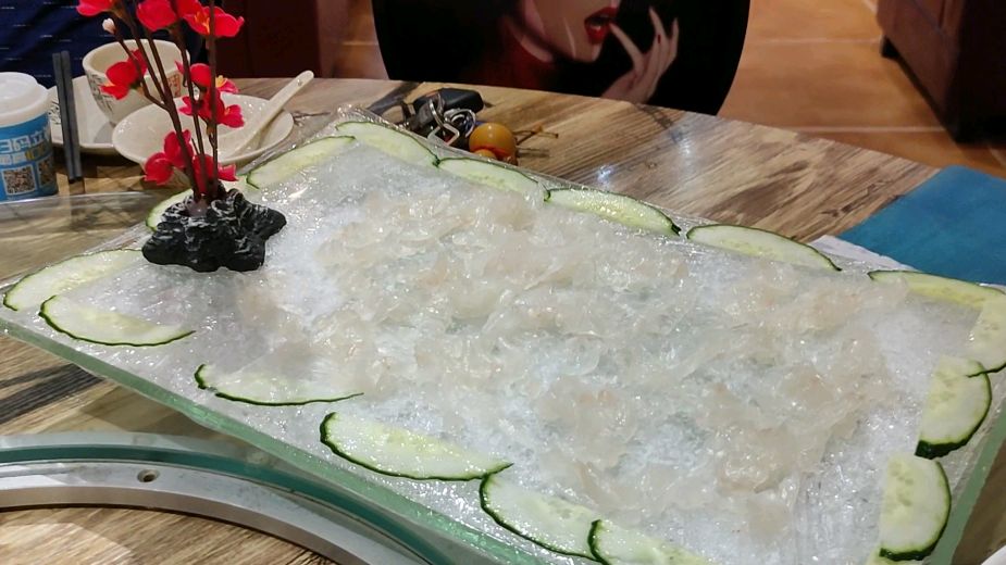 三文鱼不吃了,13.8元一斤的海皖鱼生去大餐一顿,白酒冰镇喝的爽