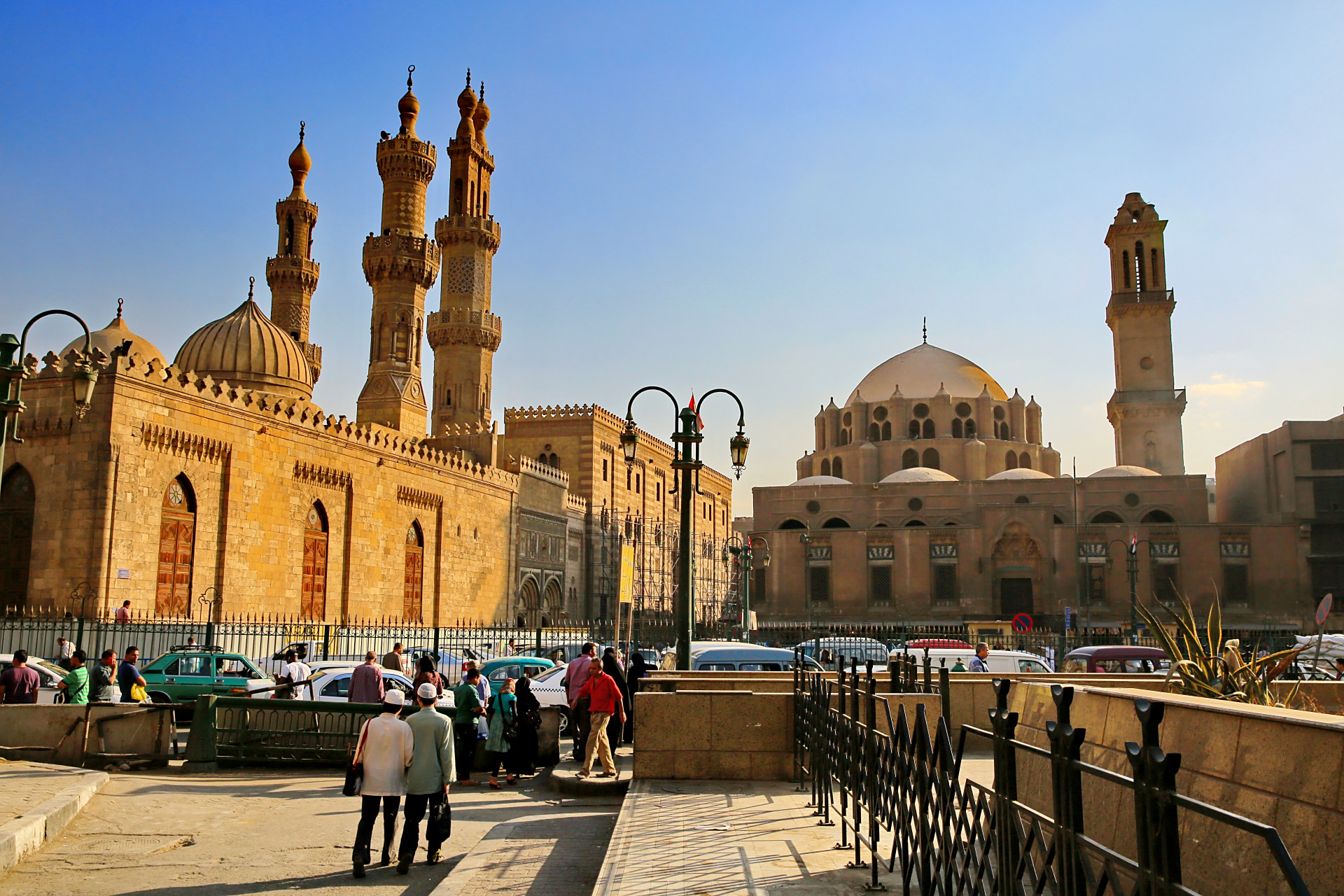 27日凌晨,埃及南西奈省靠近以色列边境的城镇塔巴遭遇一枚导弹袭击