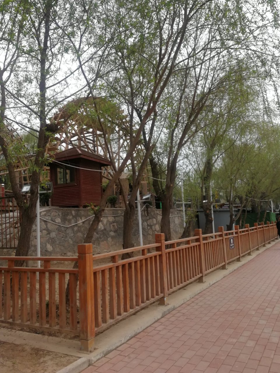 "青眼有加"的来历  在和社会上各种人士交往时,东晋才子阮籍有他自己