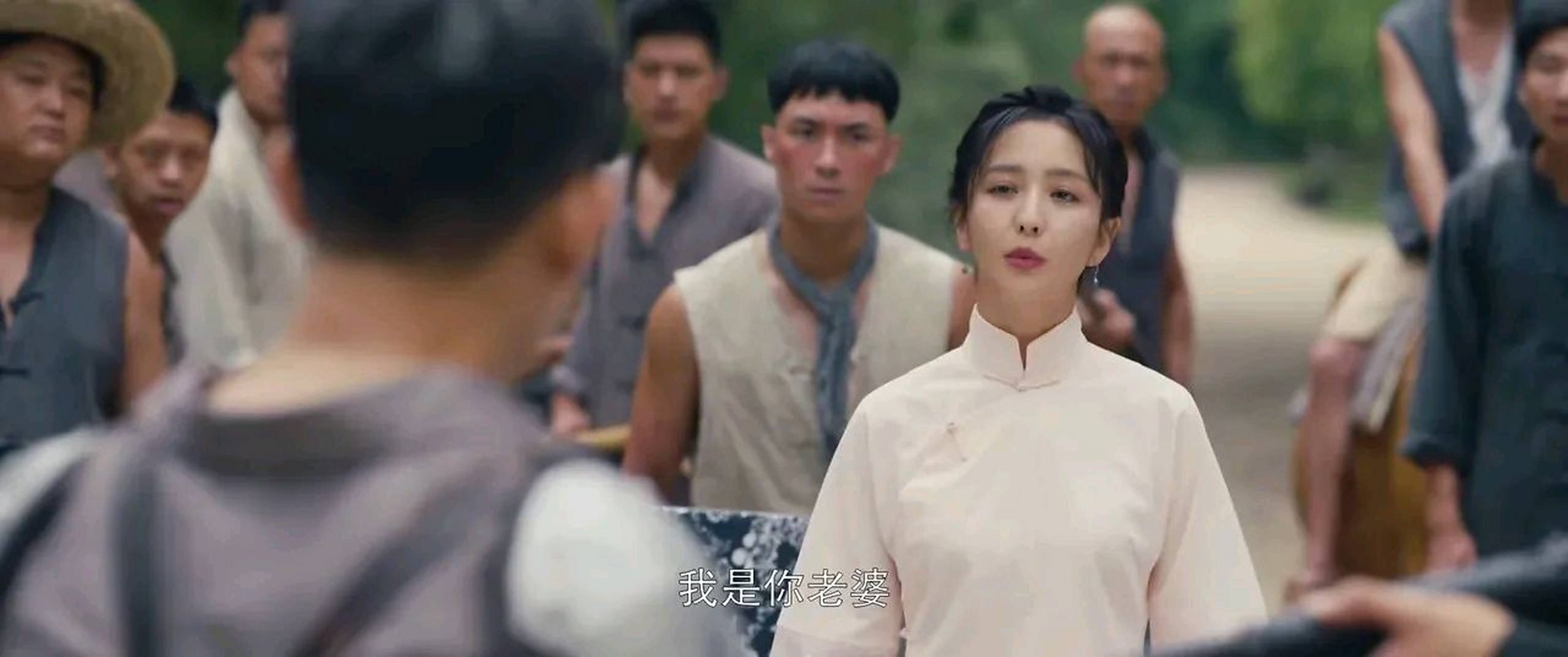 说实话,佟丽娅的这个角色的打扮完全符合农村妇女的形象.