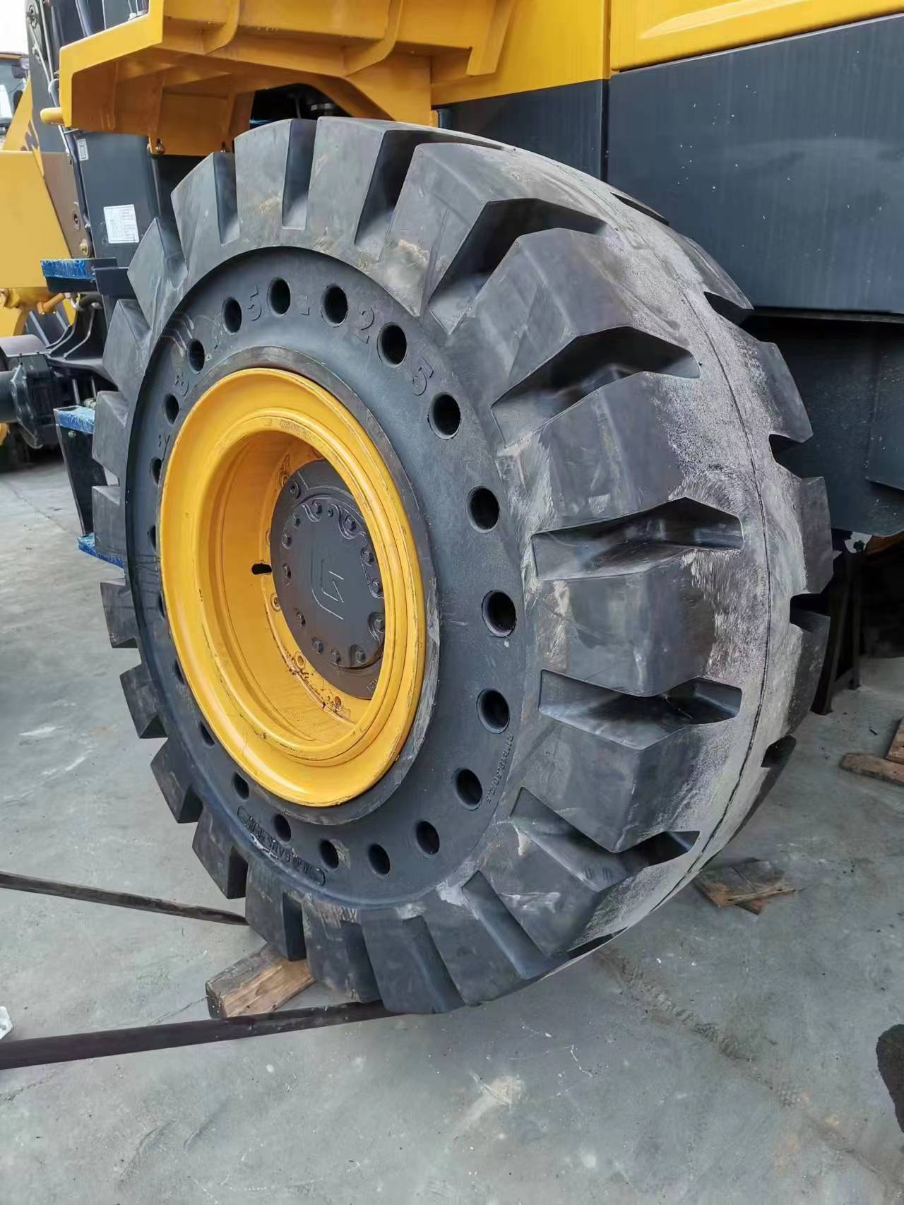 鲁工铲车充气胎的维护与保养