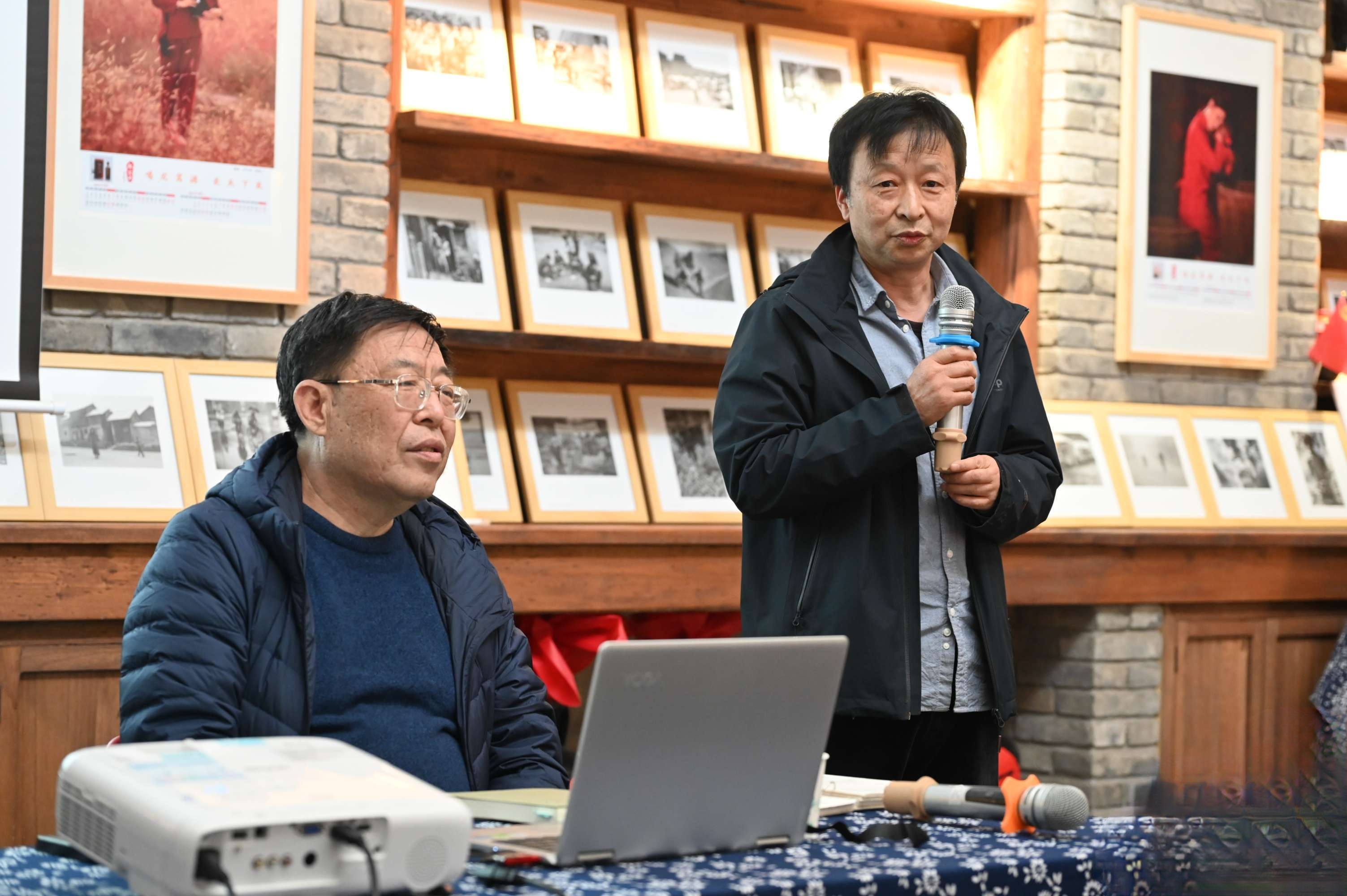 作四尺三开对联"不因果报勤修德,岂为功名始读书