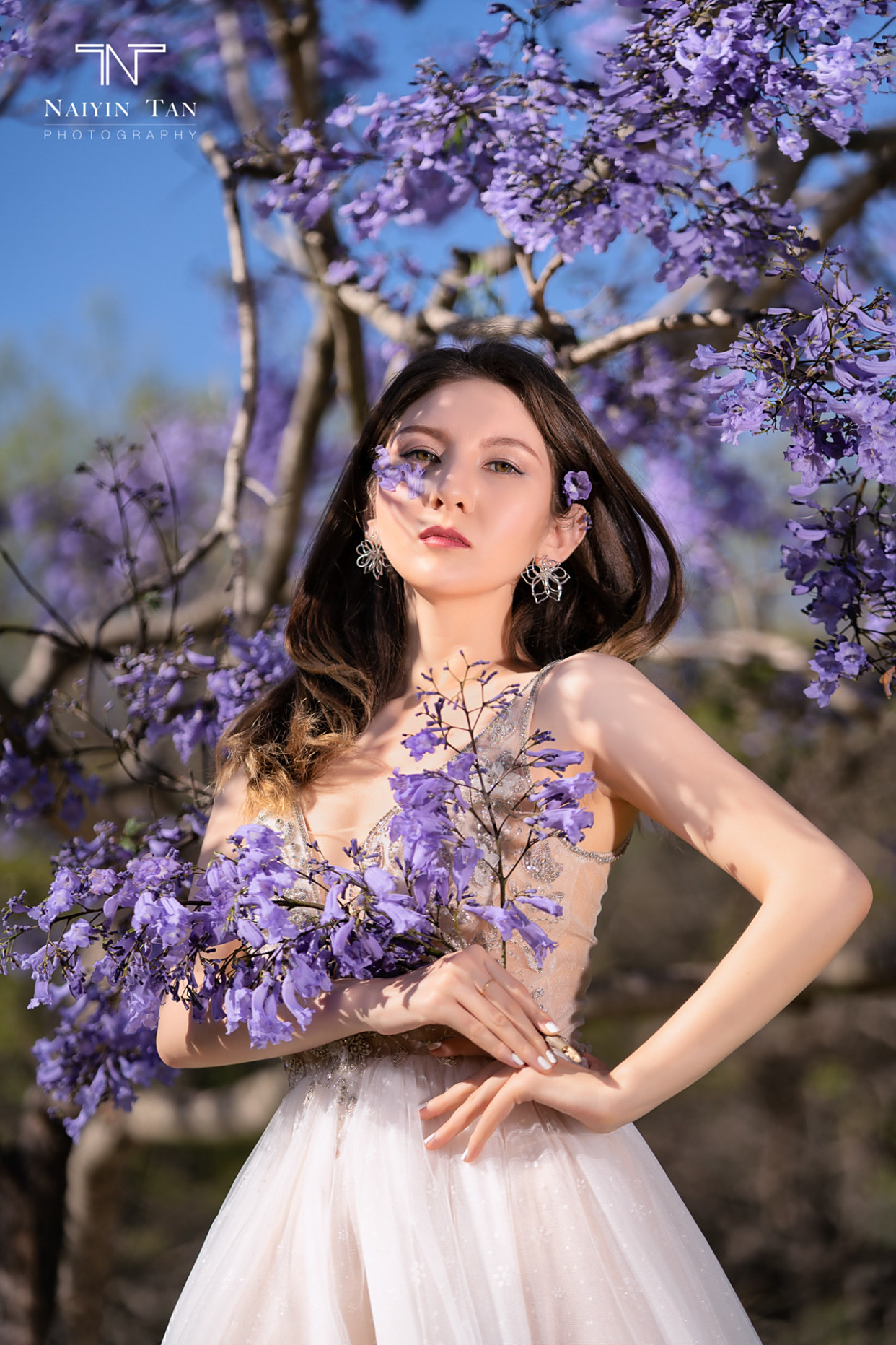 新疆美女没得说,当模特都是身材超级好,皮肤白如雪,五官超精致