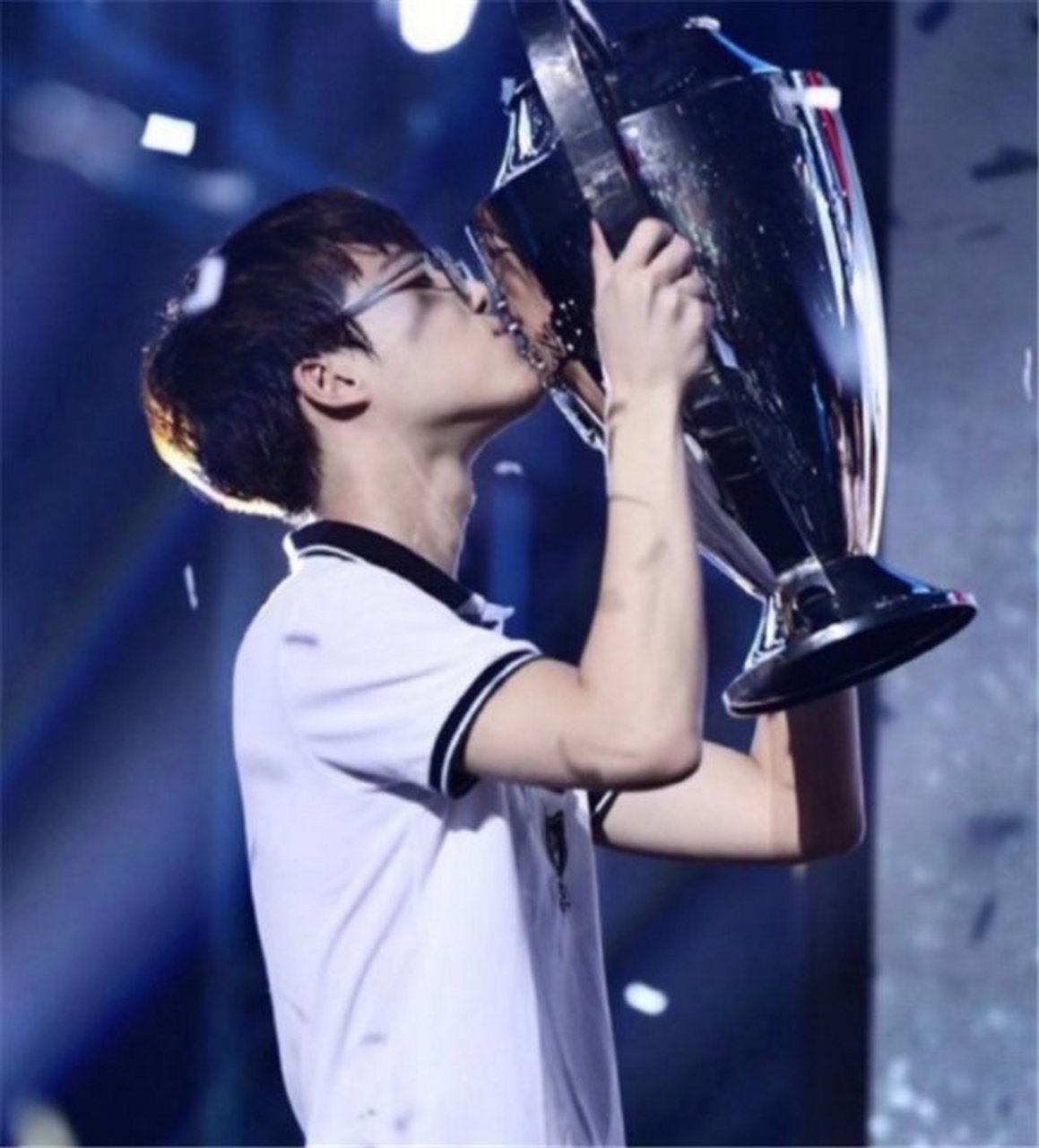 沸腾计划#lck赛区顶级上单选手semb官宣退役,少年已