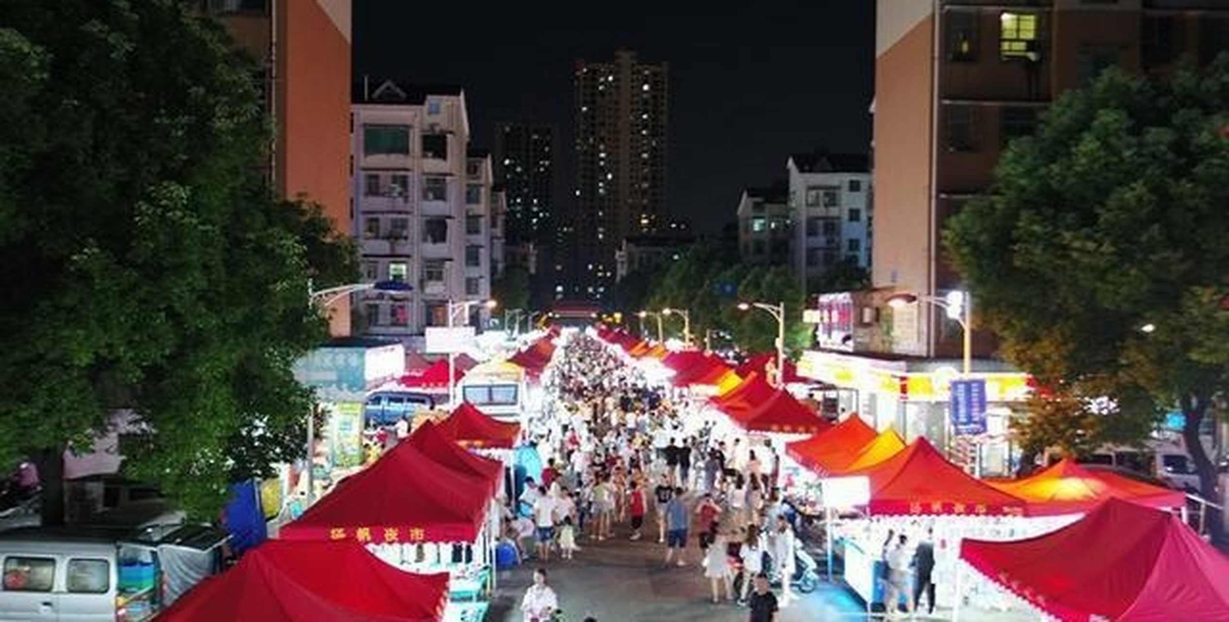 【网红老牌夜市长沙扬帆夜市停市一周】 扬帆小区是一个开放式的农安
