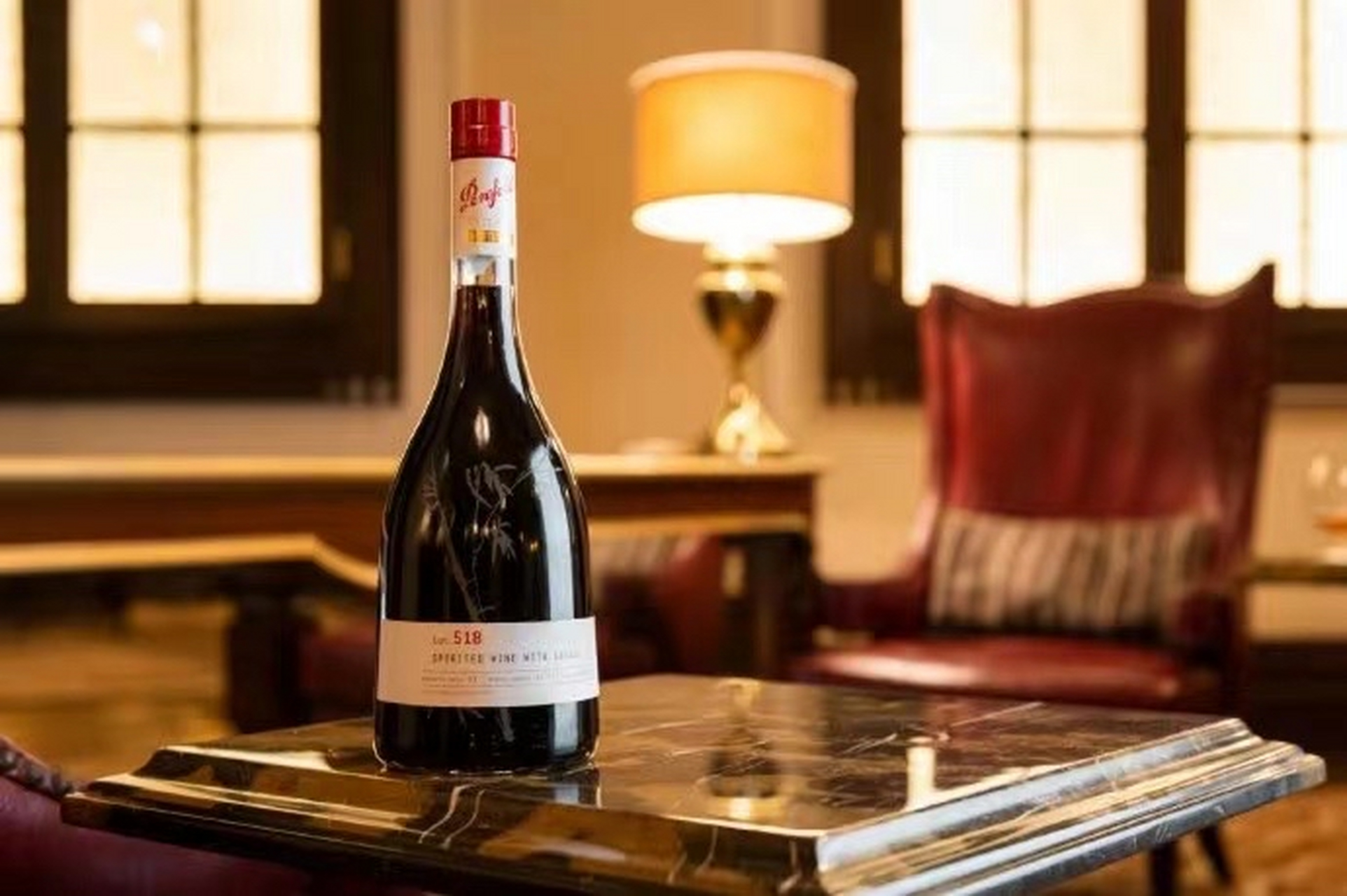 penfolds奔富特瓶518,一款南澳大利亚设拉子红葡萄酒与中国白酒的混酿