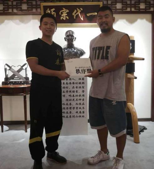 "咏春大师"李枫败给单手单腿的自由搏击,是练武不练功的下场