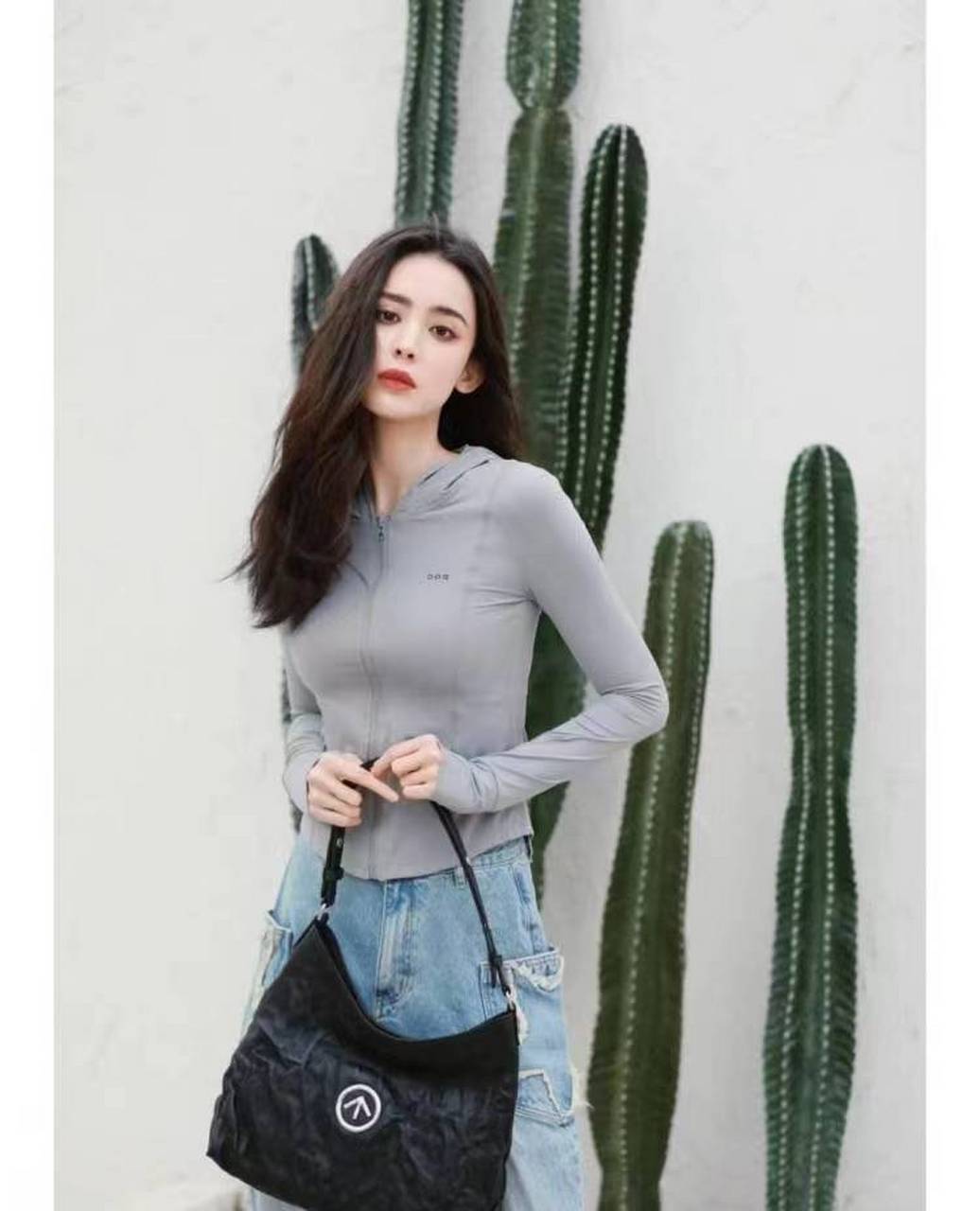 1,陈坤和周迅住上下楼,和赵薇是同班同学,对董洁照顾有加	  2,老艺术