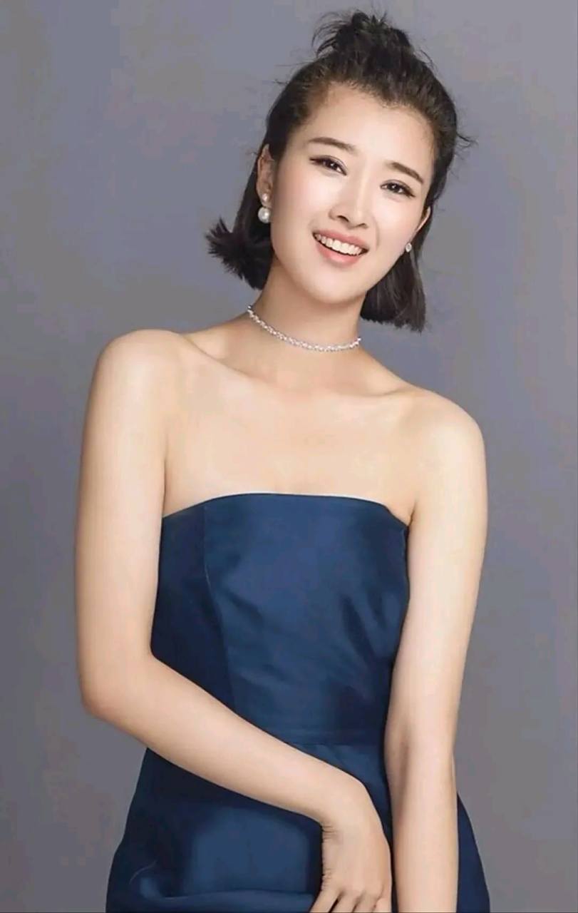 奚望,星二代,是演员茹萍的女儿,1990年10月21日出生于浙江省杭州市