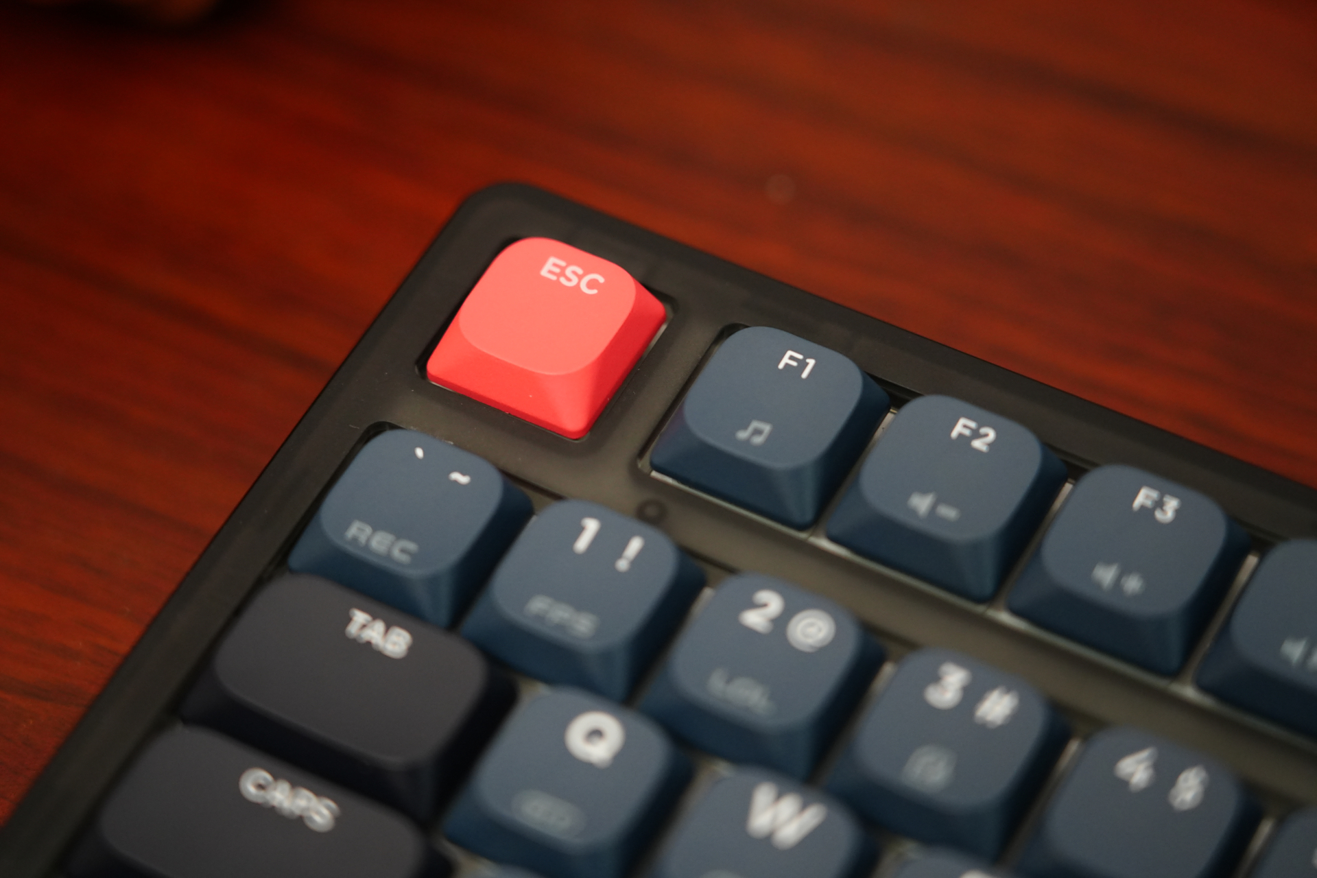 兼顾便携与手感的机械键盘 6415 型号:黑爵ak832pro矮轴机械键盘