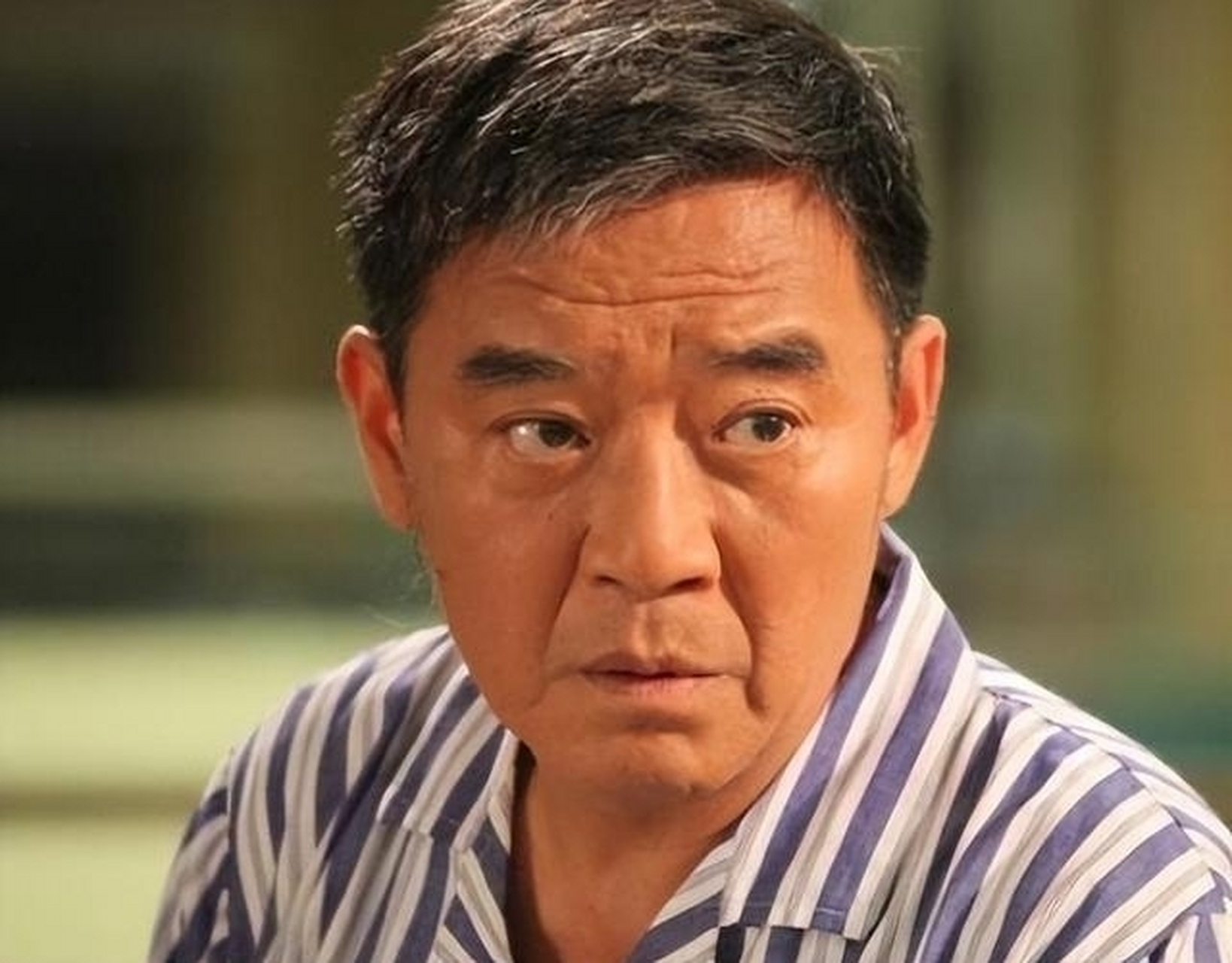 4月27日,老戏骨李立群在被网友们骂了很多天"双面人"后,终于忍不住