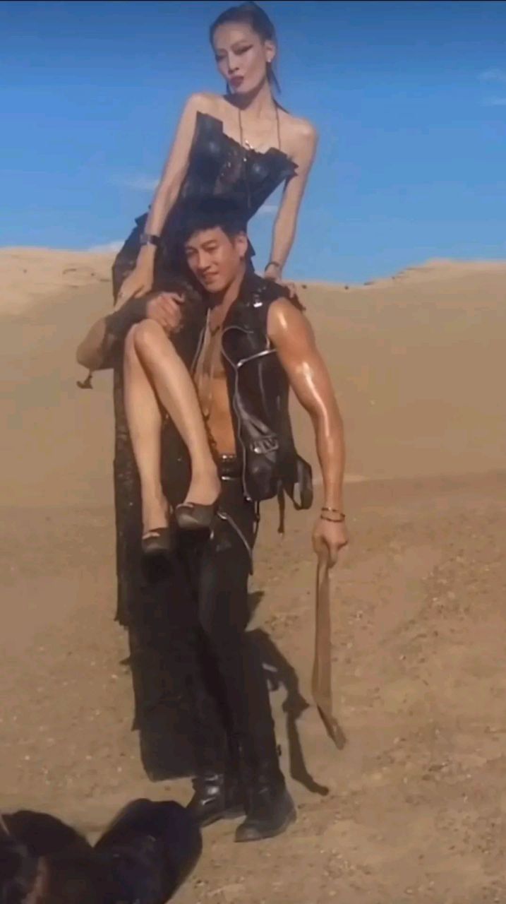 何润东带着妻子去拍图片,在烈日下拍了上万张.