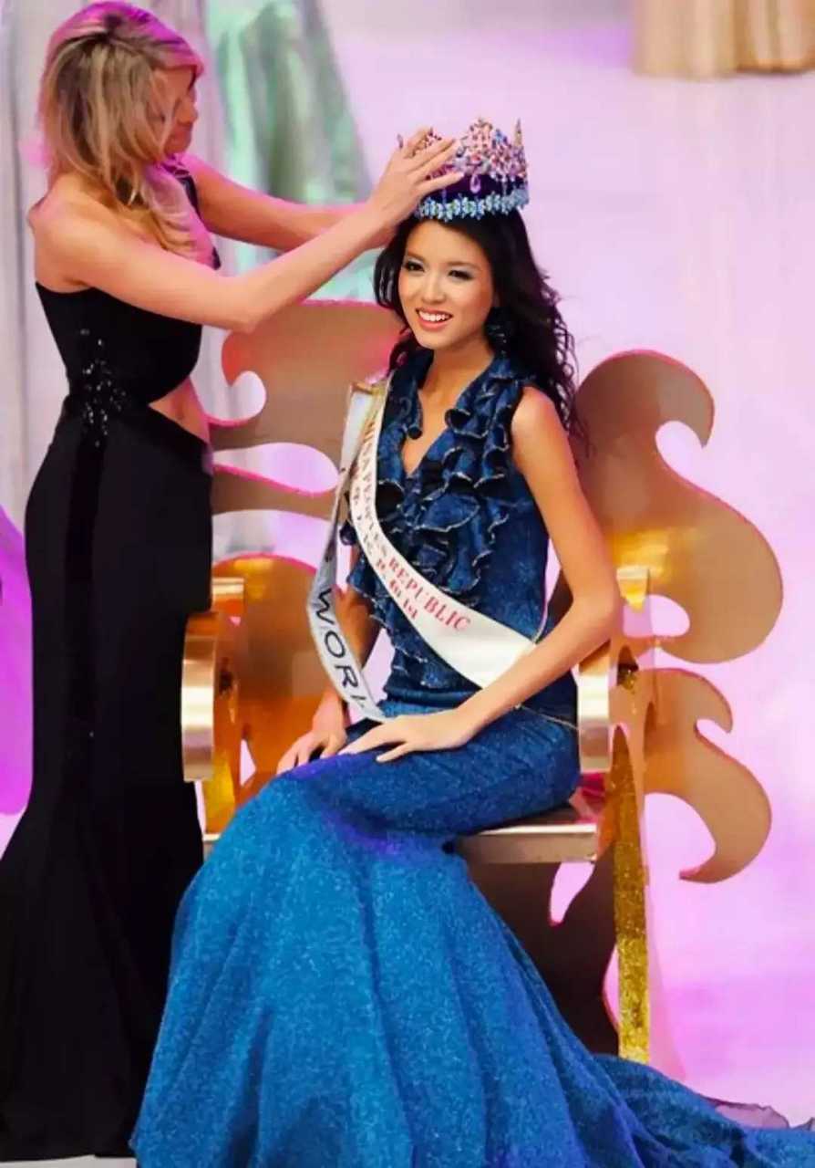 2007年张梓琳从北京科技大学毕业,夺得世界小姐冠军时的场景,国际范儿