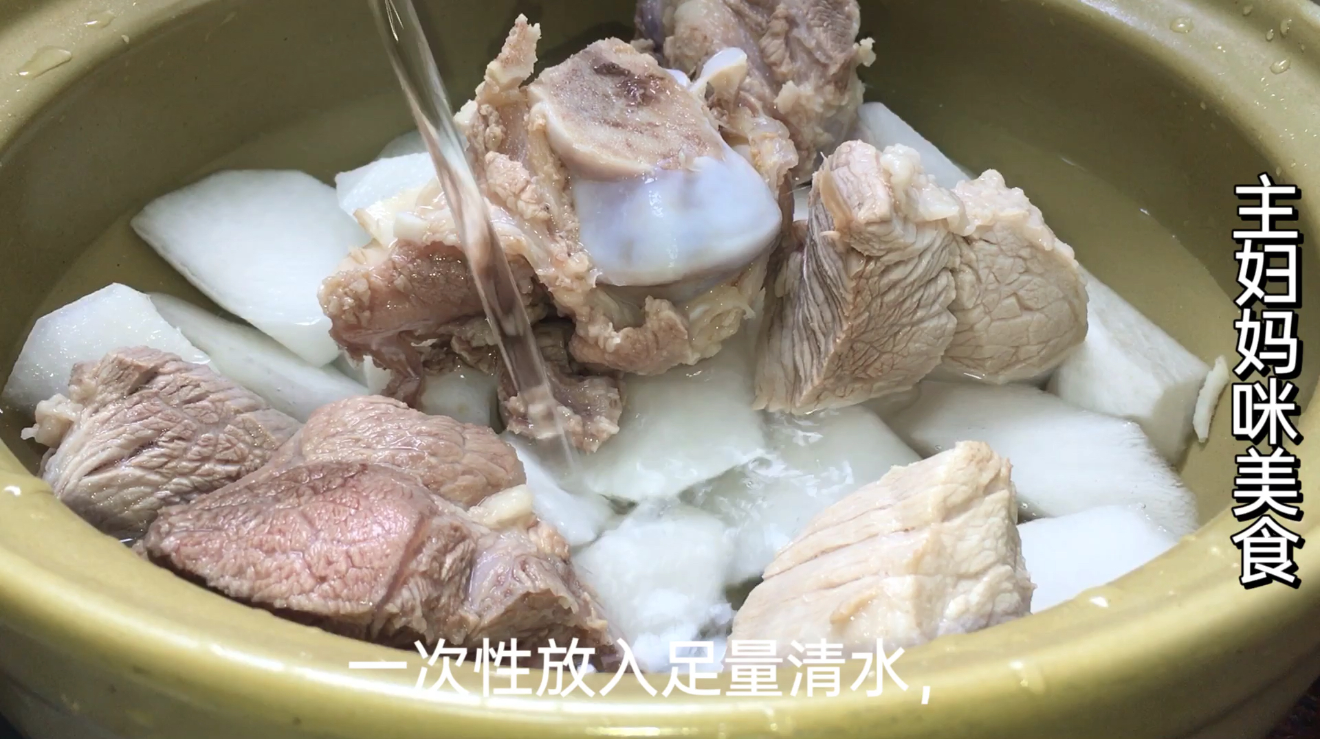 分享一款广东人最常喝的老火汤，喉咙不适感冒有痰的要多喝