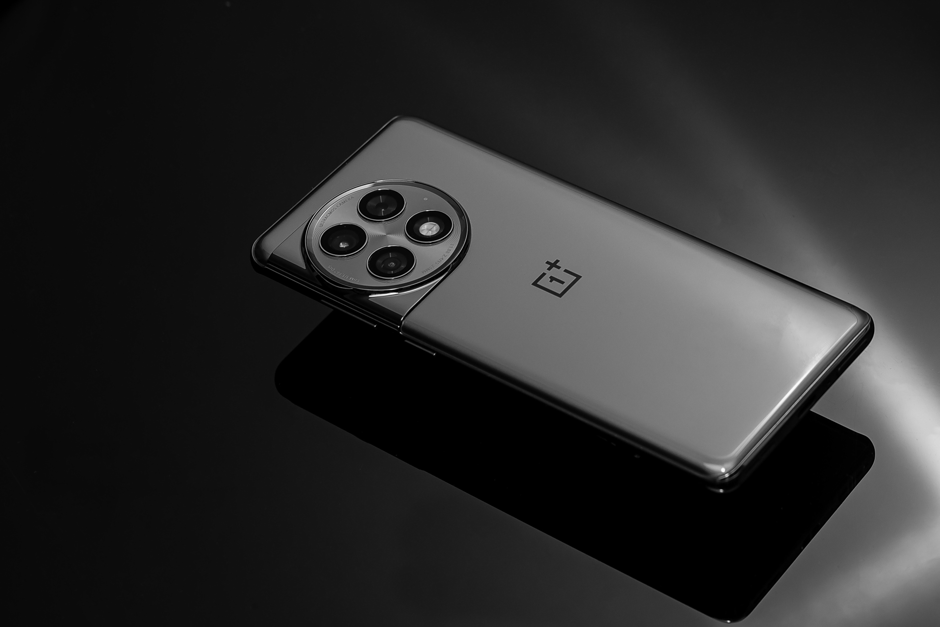 带来一辑新鲜出炉的一加 ace 2 pro 钛空灰图赏,这颜值你还喜欢吗?