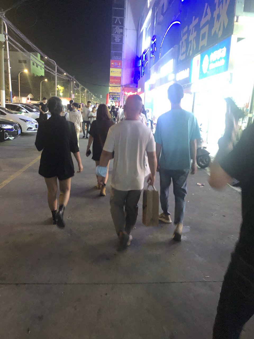 今天来吴江三里桥来逛逛了,好久没来了,人还挺多的!