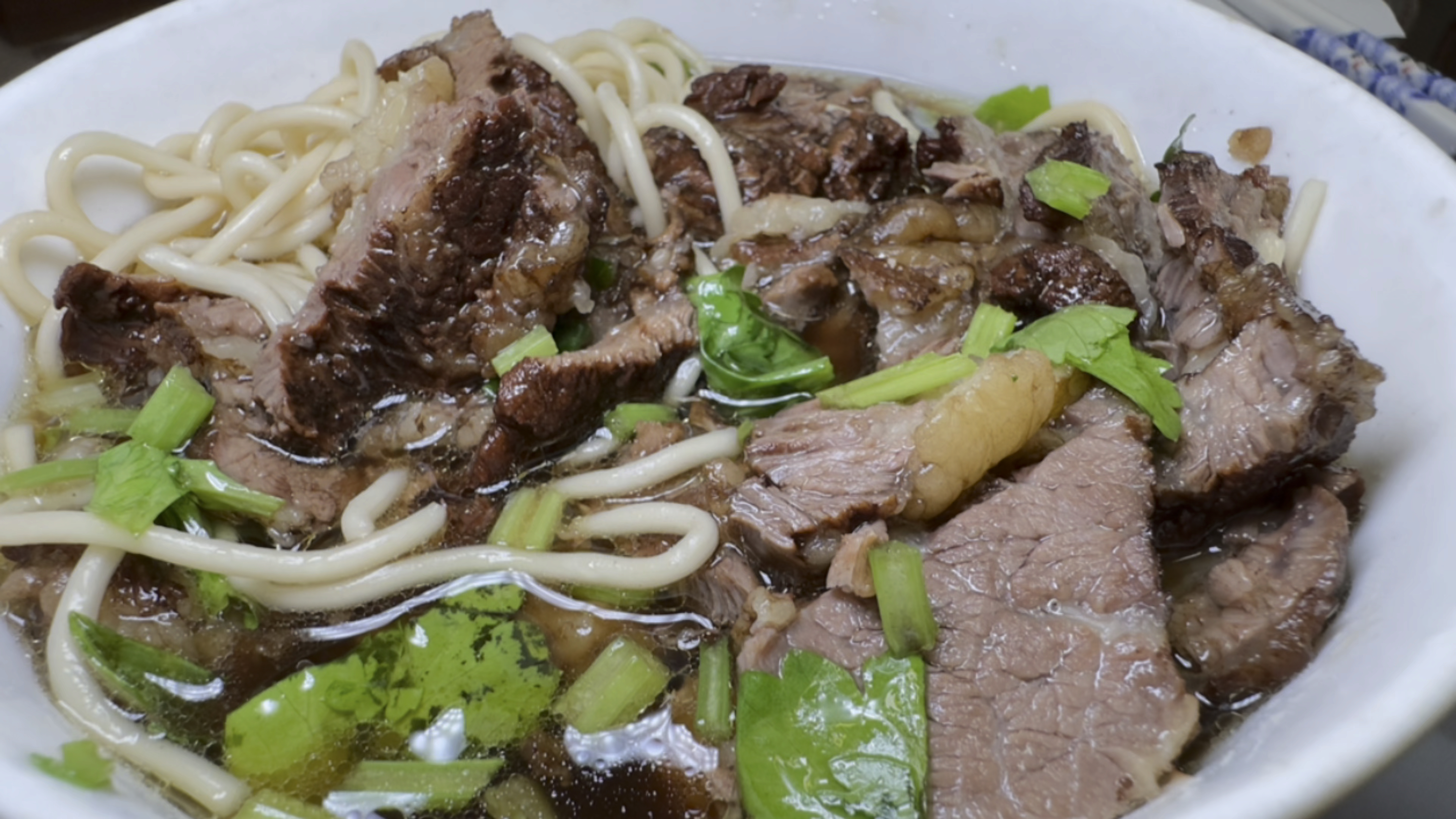 五香牛腩面,潮汕人做牛腩搭配南姜难怪那么好吃,卤出来嘎嘎香