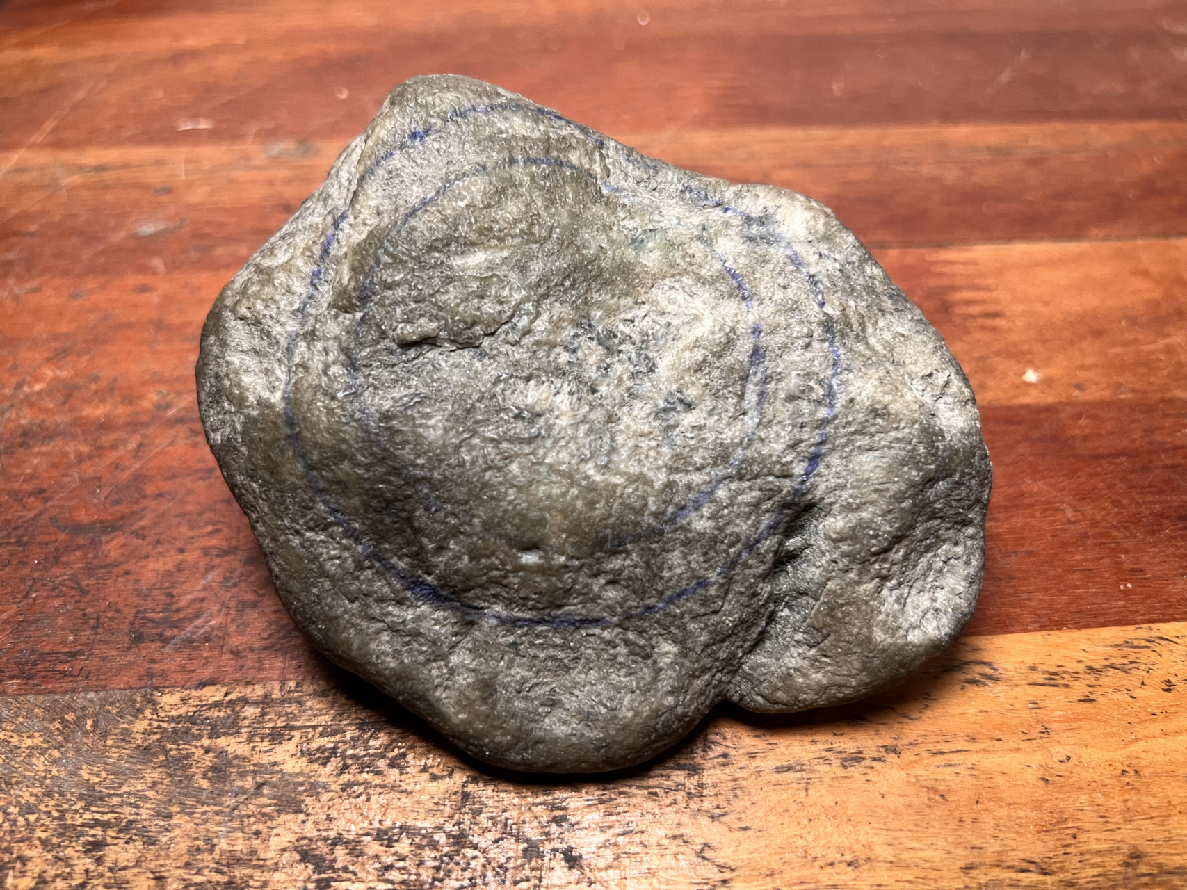 今天给大家带来一款莫西沙老象皮脱沙冰种翡翠原石,性价比超高!