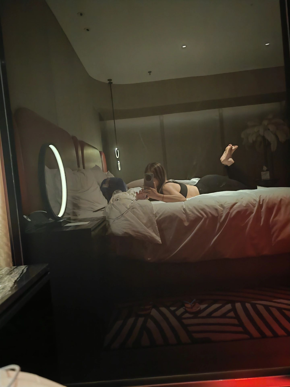 第一次一个人住酒店,心里还是很害怕的.