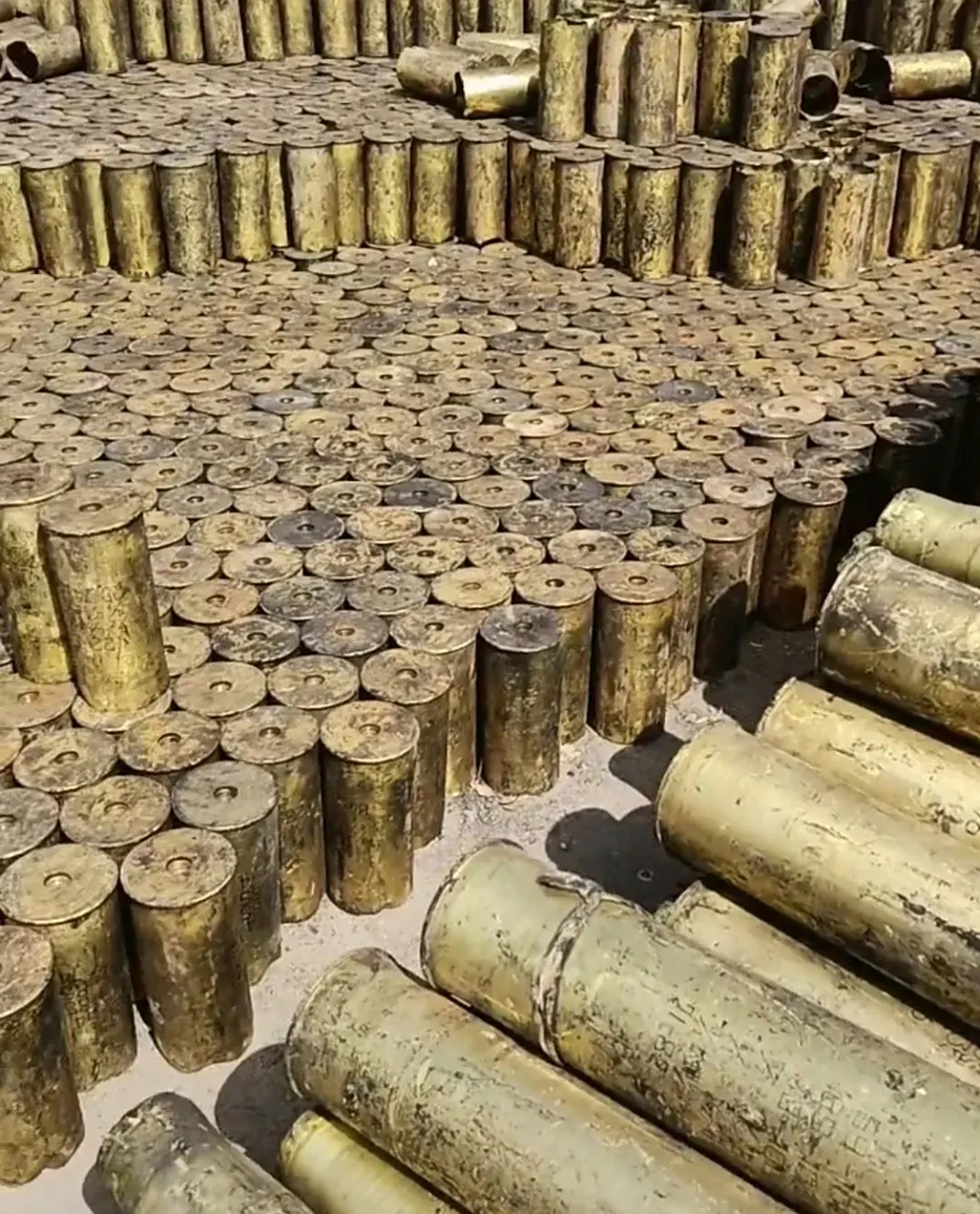 富贵险中求,去乌克兰回收炮弹壳,1吨赚2.