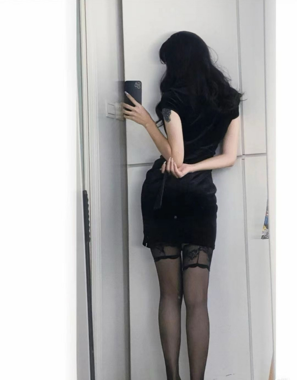 分享图片98#丝袜# #美腿丝袜高跟鞋