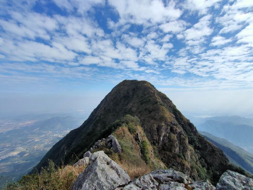 186,2020年广东千米山峰第1人独登汕尾海丰险峰大银瓶山