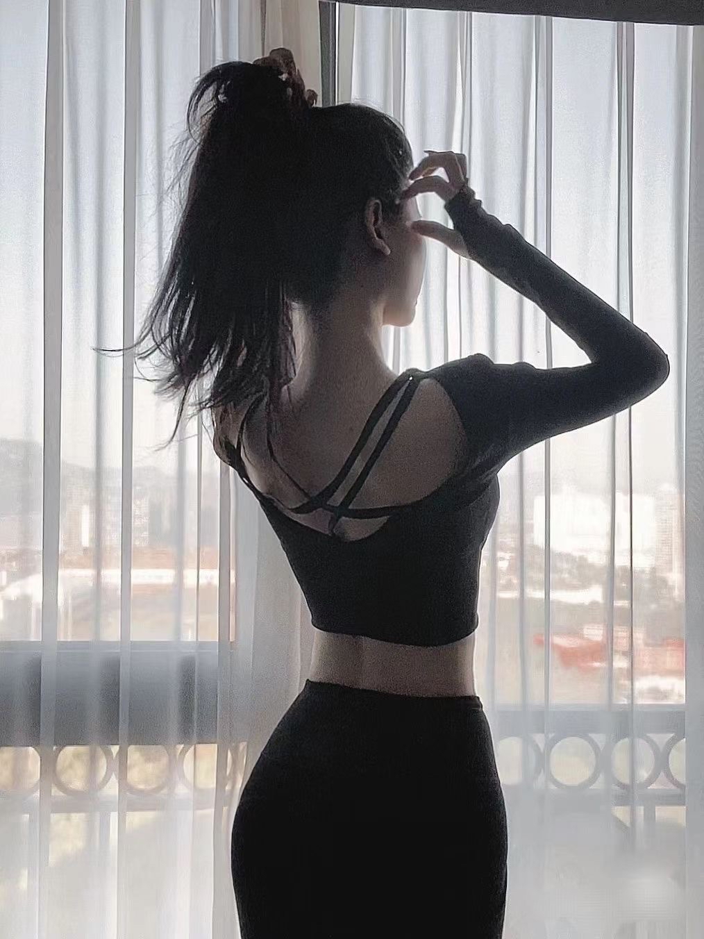 这样的腰线谁能抗拒 这辈子一定要体验一次 当瘦子的快乐 体态轻盈