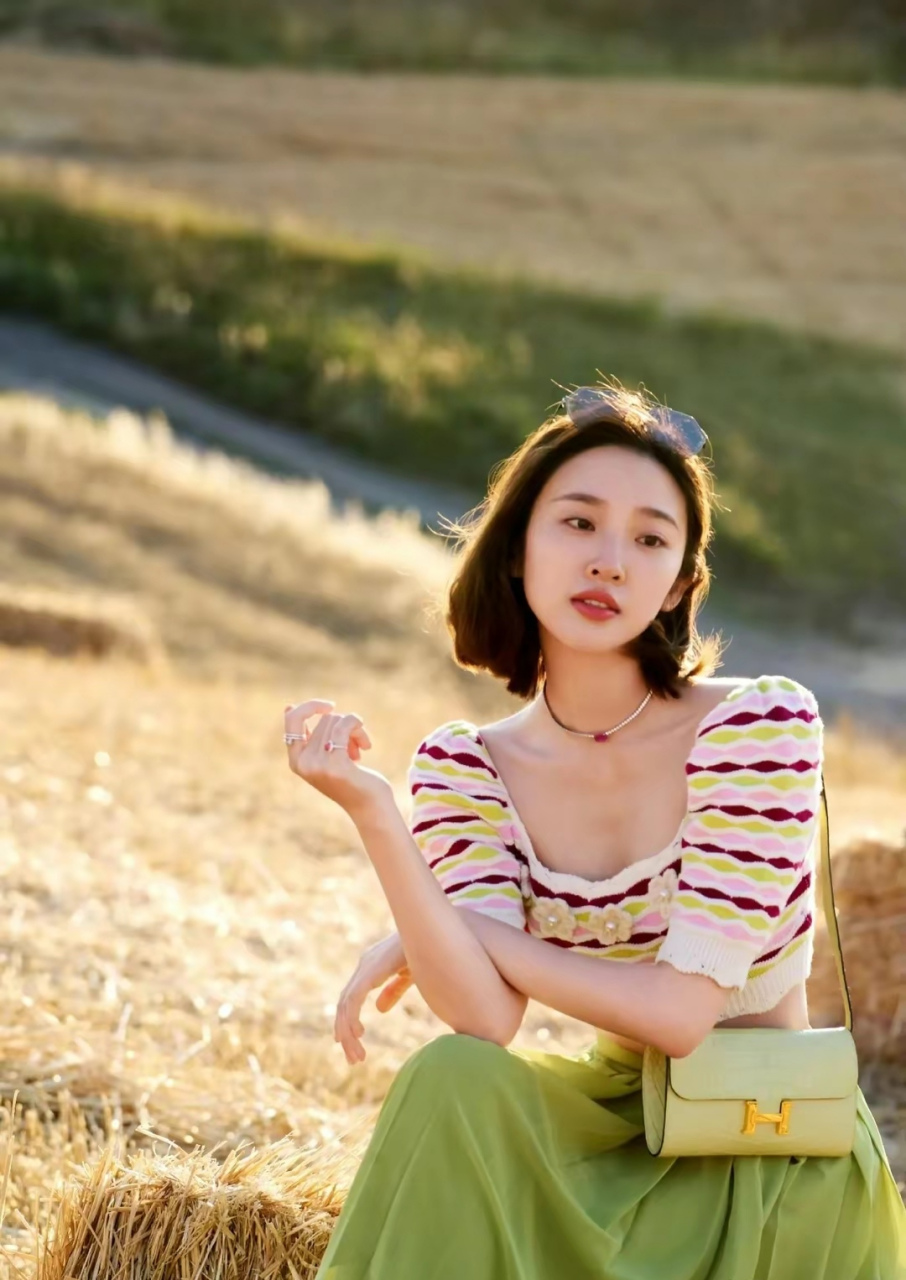 唐艺昕最新新疆旅拍写真,最美原生态美女  #我要上热门