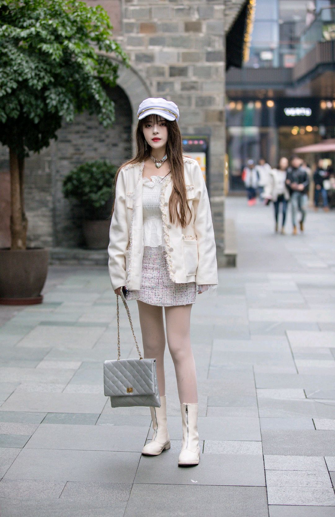 大冷天里的光腿美妞,看得我瑟瑟发抖,你赞成女孩子冬天光腿吗?