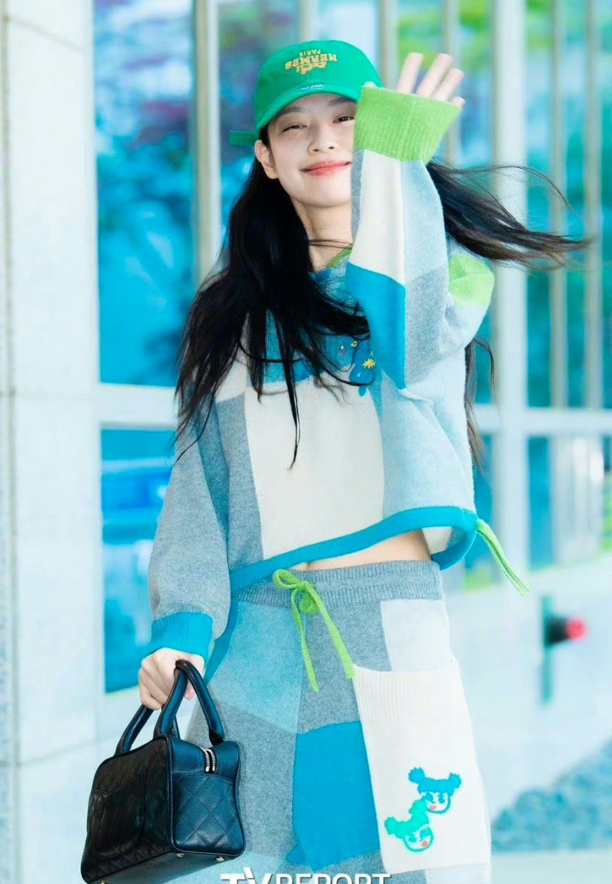 jennie最新机场街拍