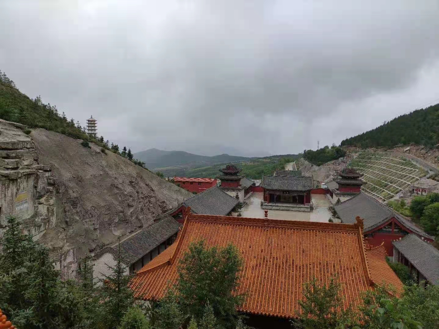 山西朔州平鲁区阻虎乡刘家窑村乌龙洞