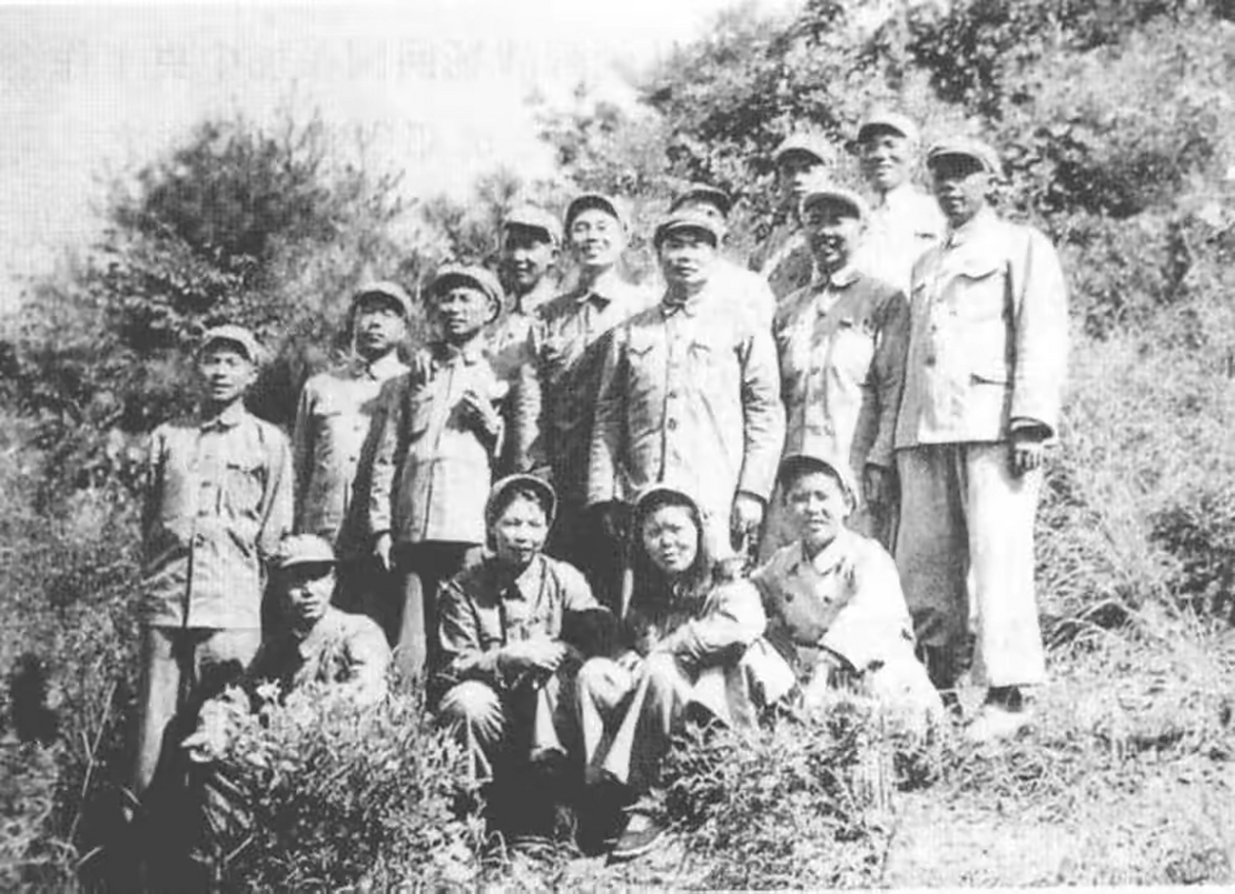 1965年12月,时任沈阳军区政委的赖传珠上将突然病逝,年仅55岁.