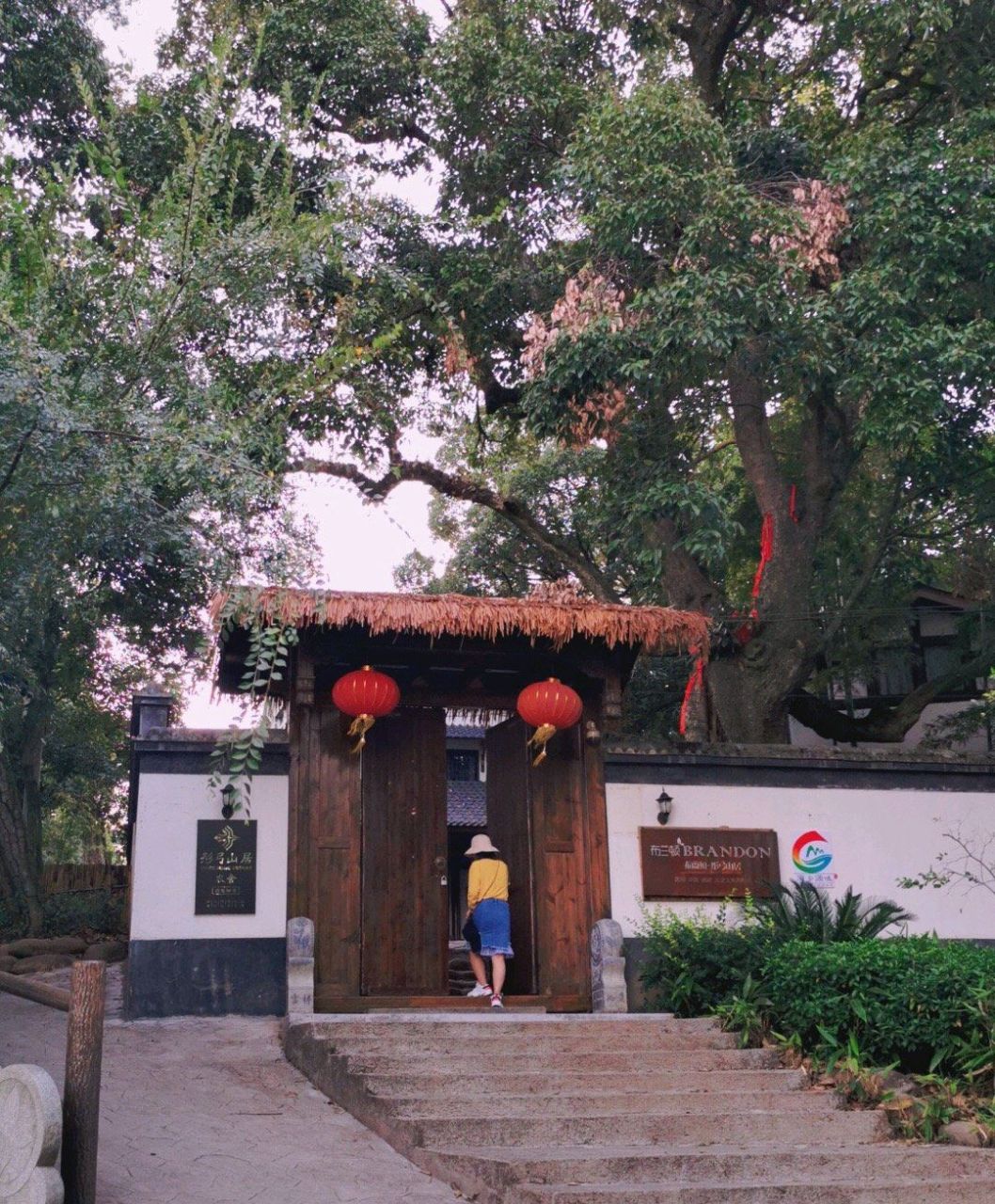 "彤弓"字意是红色的弓箭,《诗经·小雅·彤弓》中,描述周朝天子以彤弓