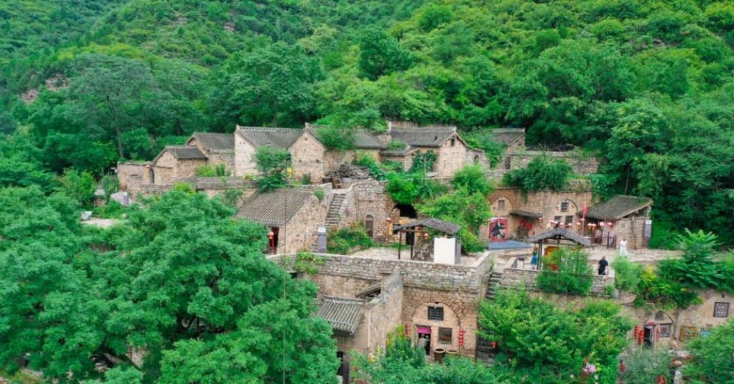 走进塔尔坡古村