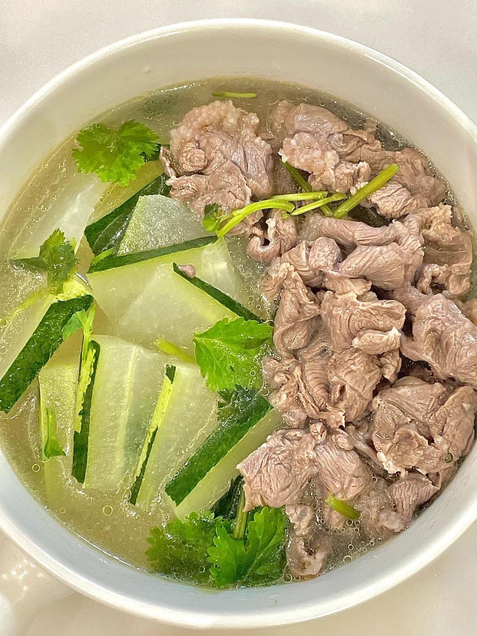 今天分享巨好吃的冬瓜牛肉汤!真的巨巨好吃!汤好鲜!牛肉嫩滑可口!