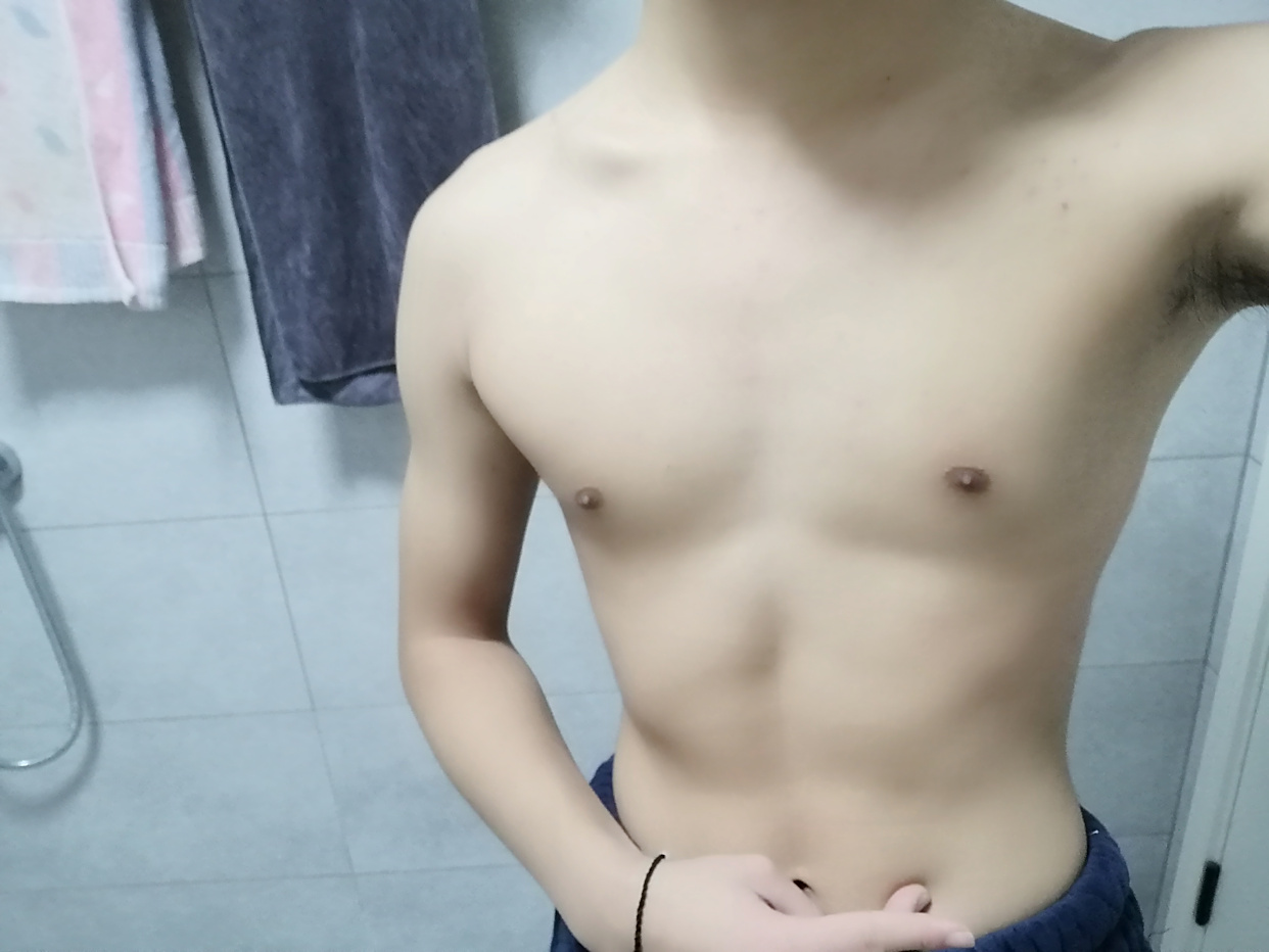 看哥哥的腹肌怎么样?