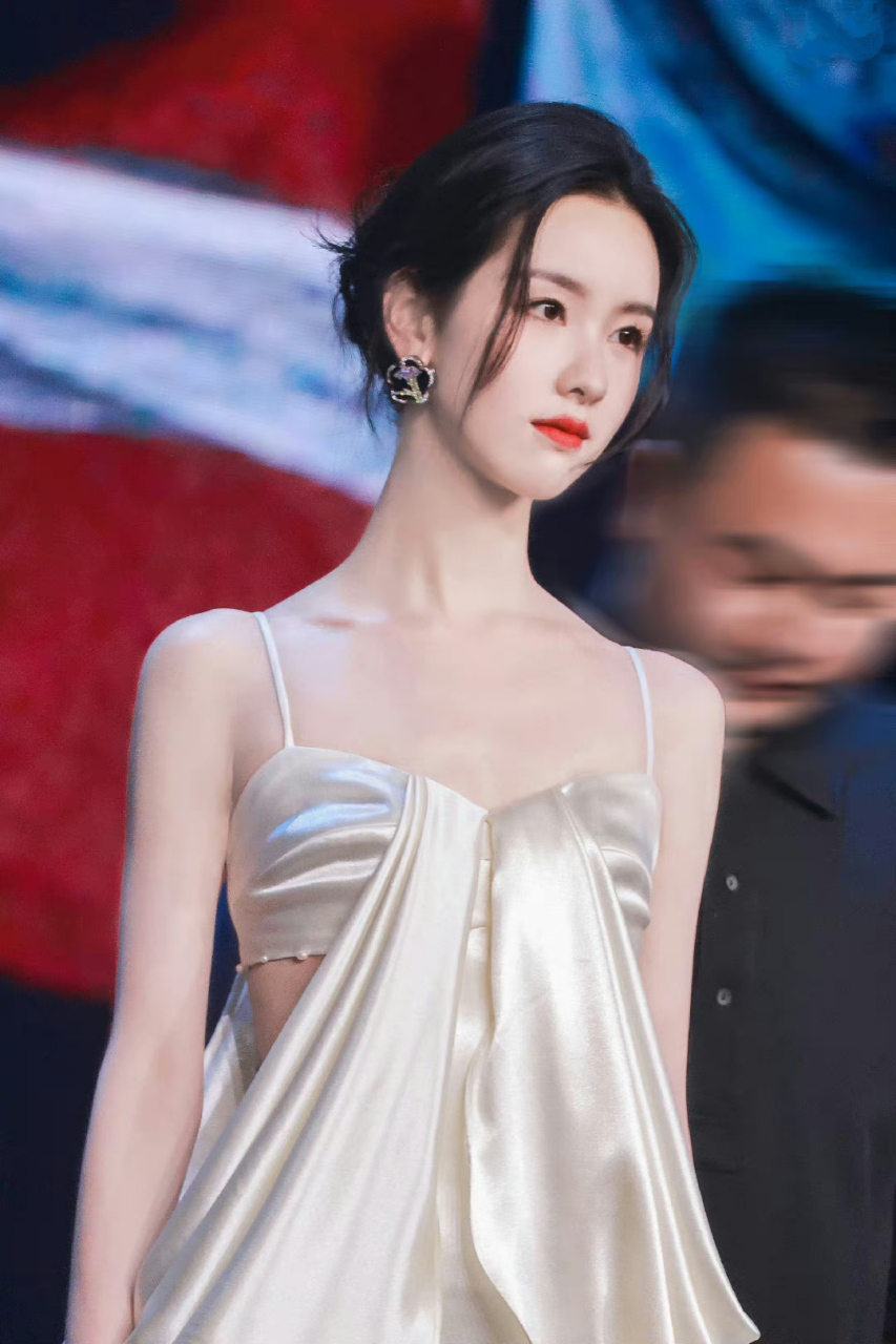 陈都灵在发布会上的图片,大家觉得怎么样?