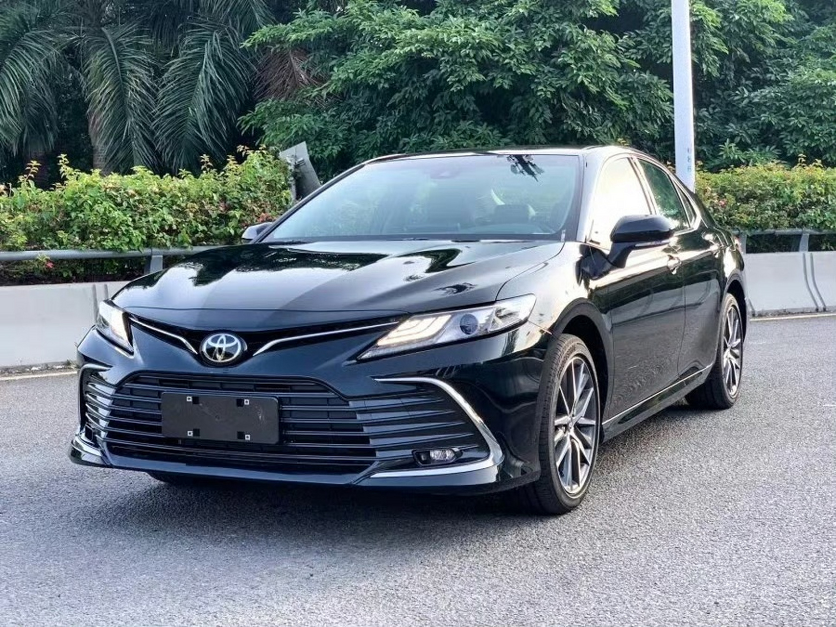 就拿20w的轿车来讲吧,丰田凯美瑞和本田雅阁这两款车,为啥销量就一直