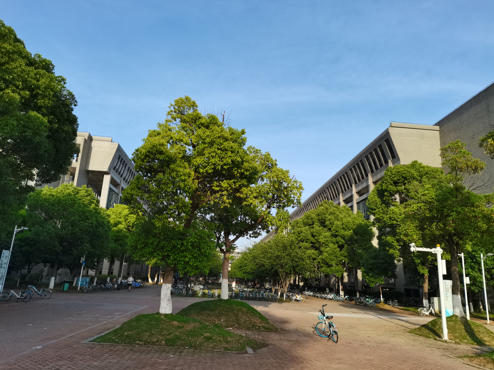 【五一游长沙】中南大学新校区,建筑现代感十足,真的很壮观!