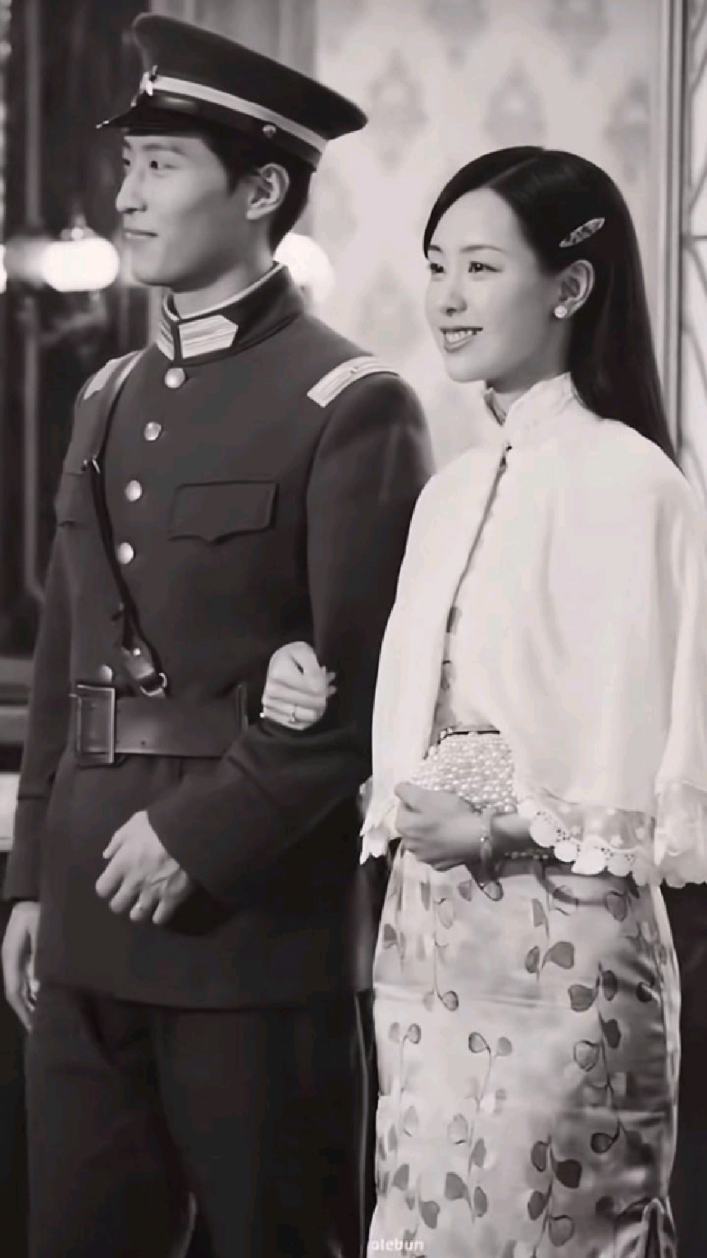 民国军阀和他的太太的氛围感