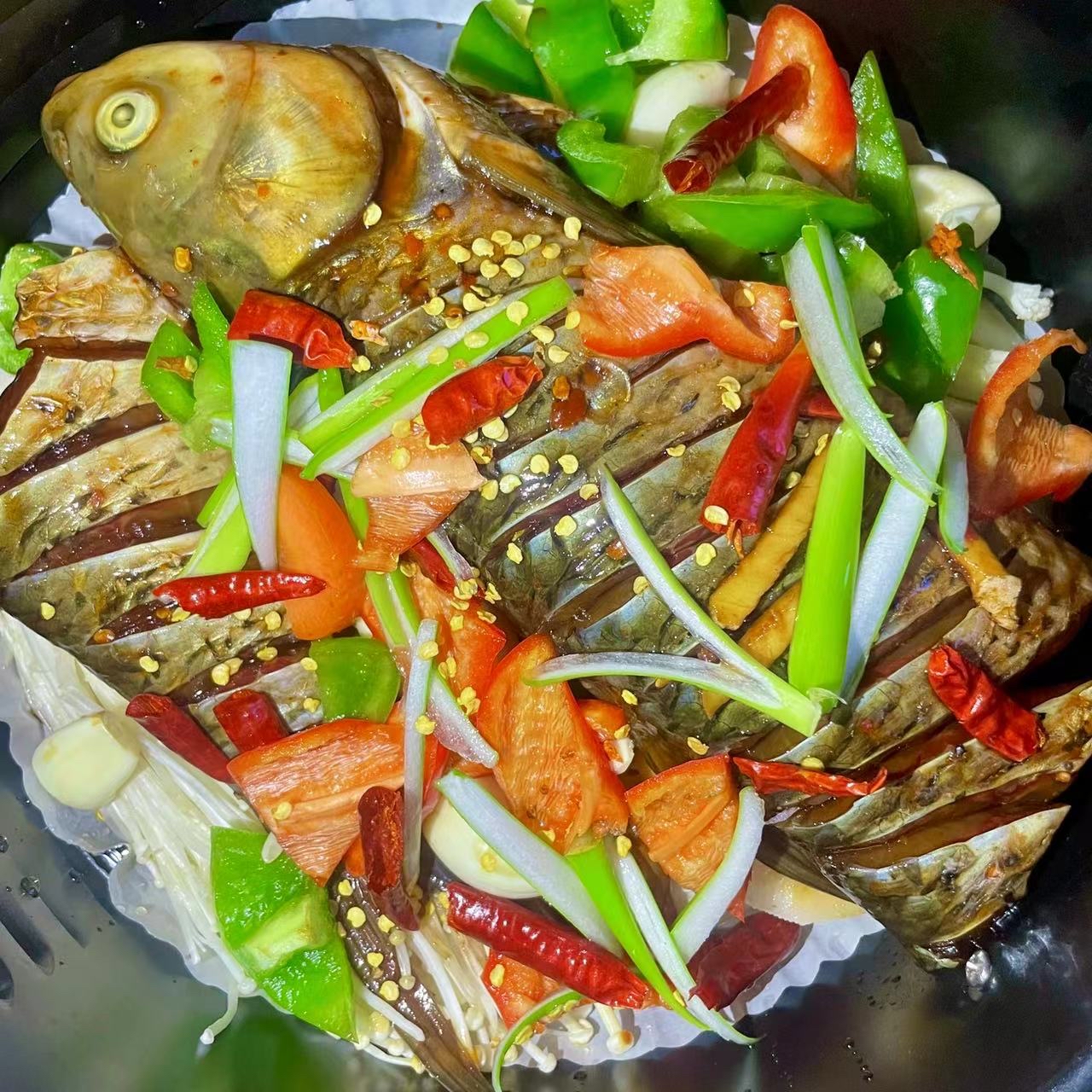 用空气炸锅做的烤鱼 外焦里嫩 真是太美味了